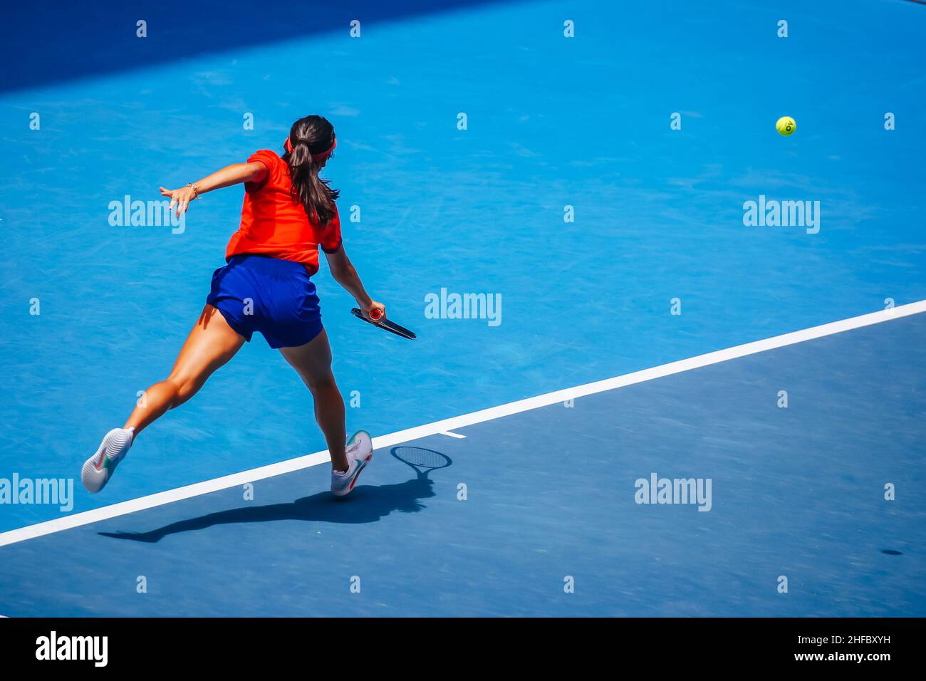 Melbourne, Australia. 15th Jan 2022. 15 gennaio 2022: Emma Raducanu si apprica del 2022 Australian Open al Melbourne Park il 15 gennaio 2022 a Melbourne, Australia. (Credit Image: © Chris Putnam/ZUMA Press Wire) Credit: ZUMA Press, Inc./Alamy Live News Foto Stock Melbourne, Australia. 15th Jan 2022. 15 gennaio 2022: Emma Raducanu si apprica del 2022 Australian Open al Melbourne Park il 15 gennaio 2022 a Melbourne, Australia. (Credit Image: © Chris Putnam/ZUMA Press Wire) Credit: ZUMA Press, Inc./Alamy Live News Foto Stock