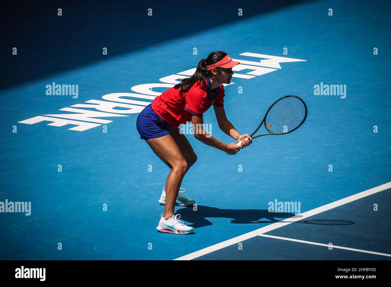 Melbourne, Australia. 15th Jan 2022. 15 gennaio 2022: Emma Raducanu si apprica del 2022 Australian Open al Melbourne Park il 15 gennaio 2022 a Melbourne, Australia. (Credit Image: © Chris Putnam/ZUMA Press Wire) Credit: ZUMA Press, Inc./Alamy Live News Foto Stock Melbourne, Australia. 15th Jan 2022. 15 gennaio 2022: Emma Raducanu si apprica del 2022 Australian Open al Melbourne Park il 15 gennaio 2022 a Melbourne, Australia. (Credit Image: © Chris Putnam/ZUMA Press Wire) Credit: ZUMA Press, Inc./Alamy Live News Foto Stock