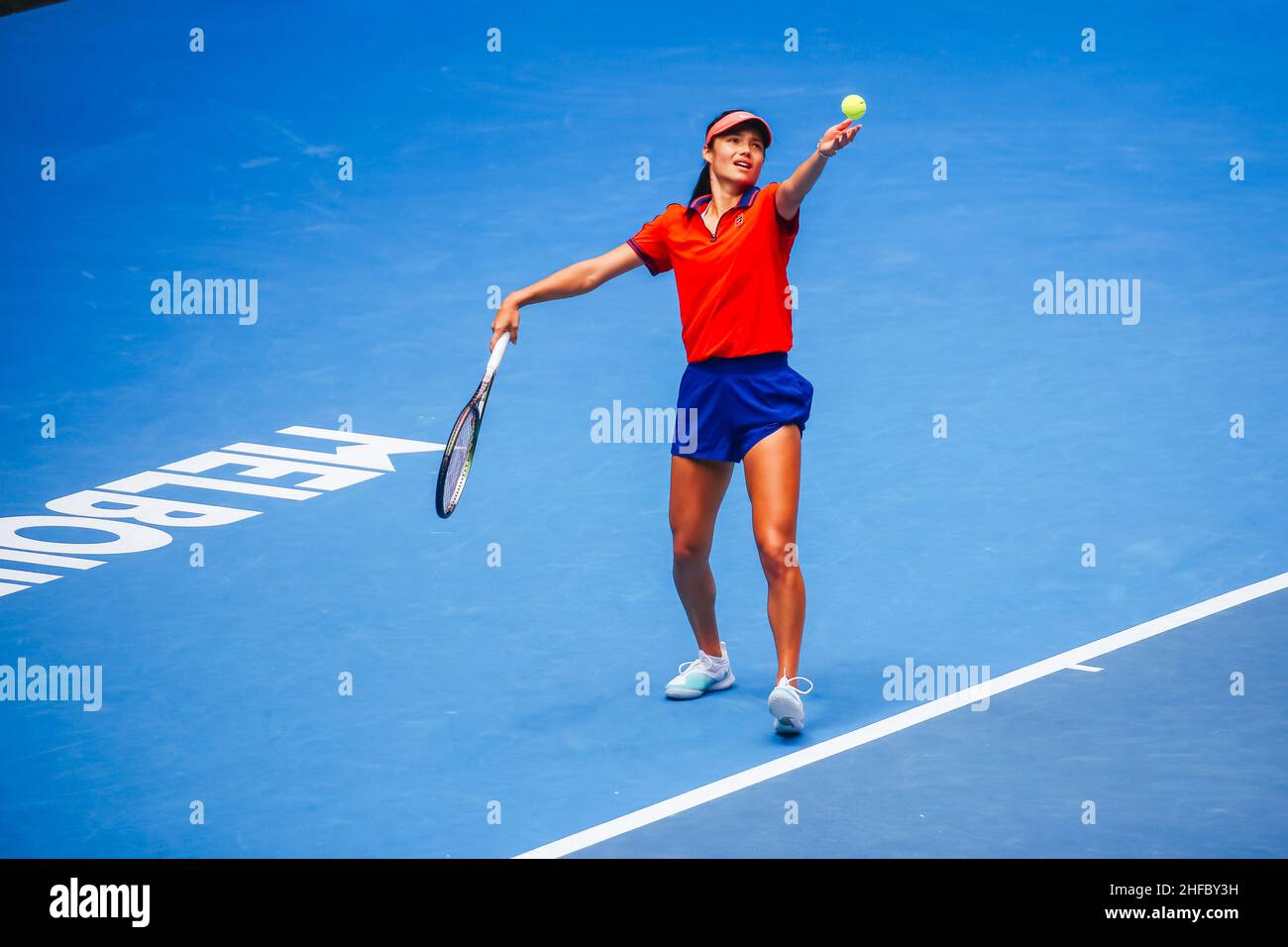 Melbourne, Australia. 15th Jan 2022. 15 gennaio 2022: Emma Raducanu si apprica del 2022 Australian Open al Melbourne Park il 15 gennaio 2022 a Melbourne, Australia. (Credit Image: © Chris Putnam/ZUMA Press Wire) Credit: ZUMA Press, Inc./Alamy Live News Foto Stock Melbourne, Australia. 15th Jan 2022. 15 gennaio 2022: Emma Raducanu si apprica del 2022 Australian Open al Melbourne Park il 15 gennaio 2022 a Melbourne, Australia. (Credit Image: © Chris Putnam/ZUMA Press Wire) Credit: ZUMA Press, Inc./Alamy Live News Foto Stock