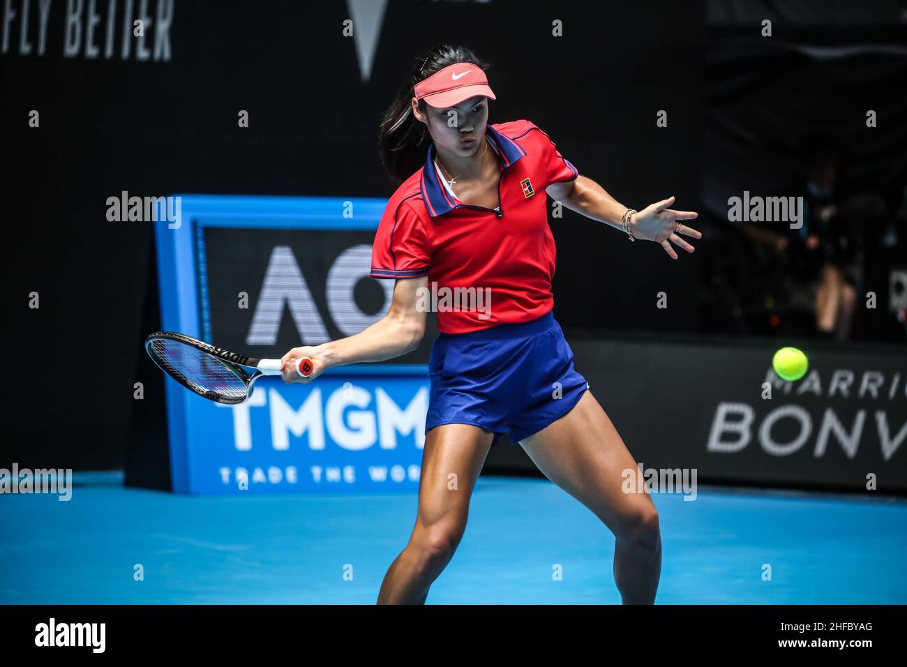 Melbourne, Australia. 15th Jan 2022. 15 gennaio 2022: Emma Raducanu si apprica del 2022 Australian Open al Melbourne Park il 15 gennaio 2022 a Melbourne, Australia. (Credit Image: © Chris Putnam/ZUMA Press Wire) Credit: ZUMA Press, Inc./Alamy Live News Foto Stock Melbourne, Australia. 15th Jan 2022. 15 gennaio 2022: Emma Raducanu si apprica del 2022 Australian Open al Melbourne Park il 15 gennaio 2022 a Melbourne, Australia. (Credit Image: © Chris Putnam/ZUMA Press Wire) Credit: ZUMA Press, Inc./Alamy Live News Foto Stock