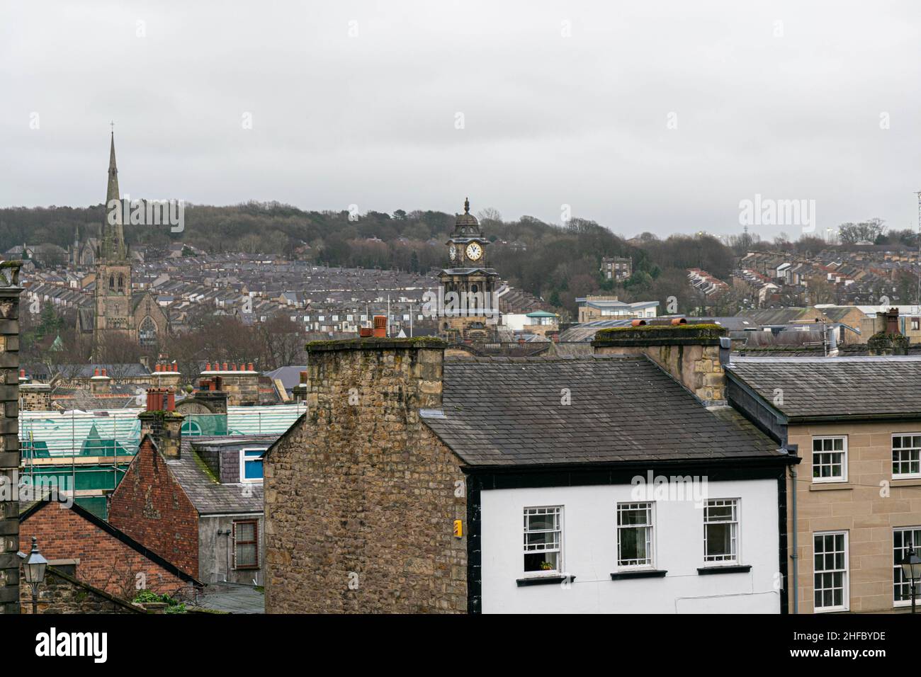 Lancaster, Regno Unito - 4th Gennaio 2020: Linea aerea del centro di Lancaster da una vista dall'alto dell'occhio degli uccelli. Piccolo sfondo villaggio con case acciottolate Foto Stock