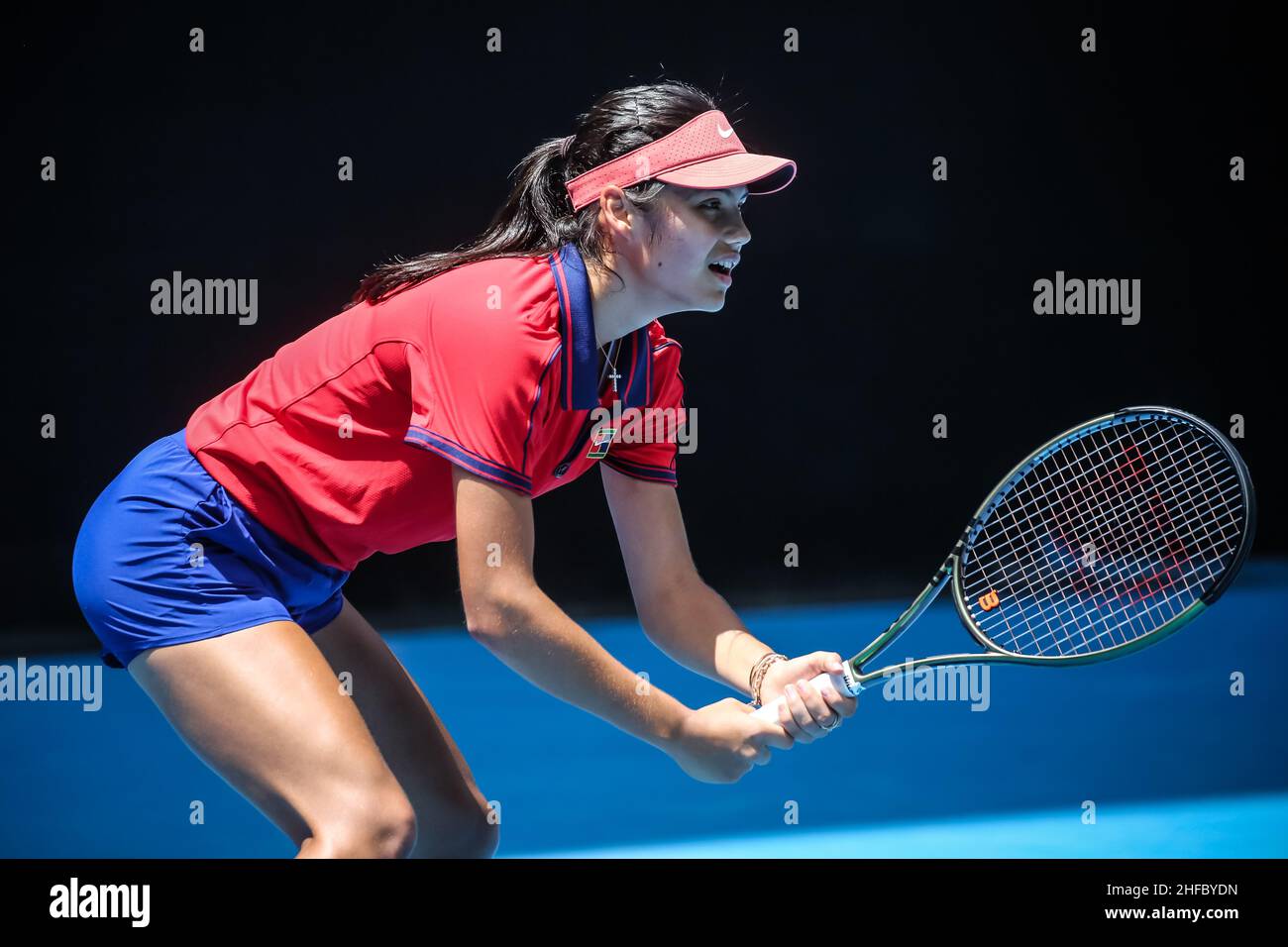 Melbourne, Australia. 15th Jan 2022. 15 gennaio 2022: Emma Raducanu si apprica del 2022 Australian Open al Melbourne Park il 15 gennaio 2022 a Melbourne, Australia. (Credit Image: © Chris Putnam/ZUMA Press Wire) Credit: ZUMA Press, Inc./Alamy Live News Foto Stock Melbourne, Australia. 15th Jan 2022. 15 gennaio 2022: Emma Raducanu si apprica del 2022 Australian Open al Melbourne Park il 15 gennaio 2022 a Melbourne, Australia. (Credit Image: © Chris Putnam/ZUMA Press Wire) Credit: ZUMA Press, Inc./Alamy Live News Foto Stock