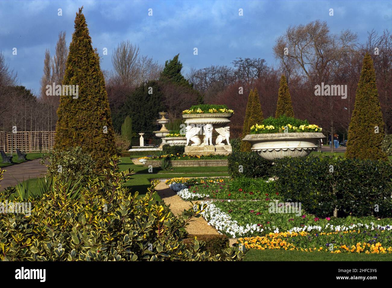 Avenue Gardens a Regents Park, Londra, Inghilterra, Regno Unito. Foto Stock