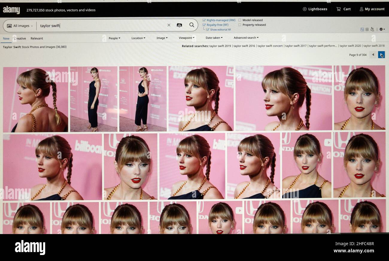 Screenshot del computer del Alamy.com che mostra le fotografie del cantante Taylor Swift disponibili per l'acquisto tramite l'agenzia fotografica di riserva Alamy a Londra. Foto Stock