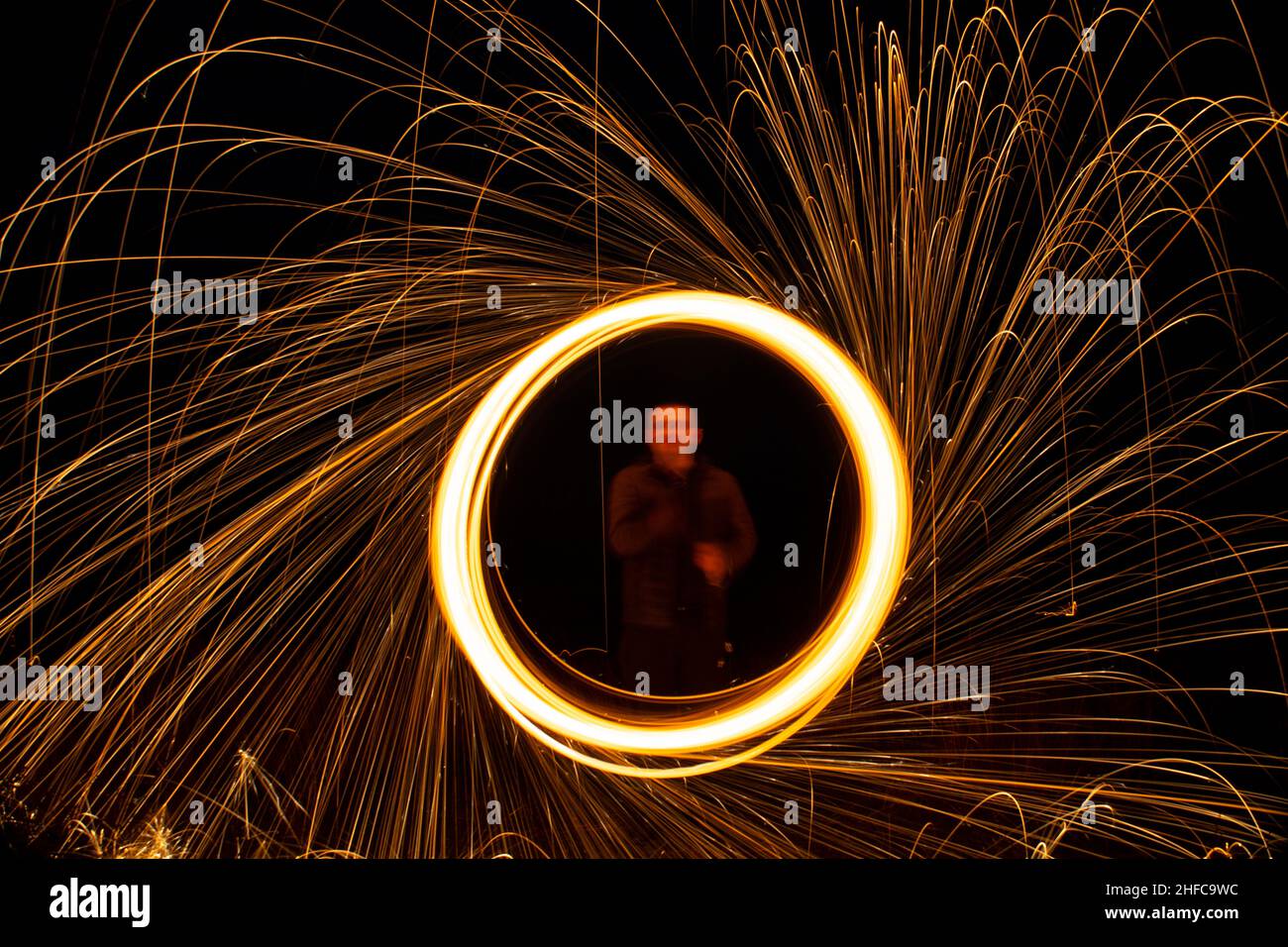 Luci circolari rosse con scintille Foto Stock