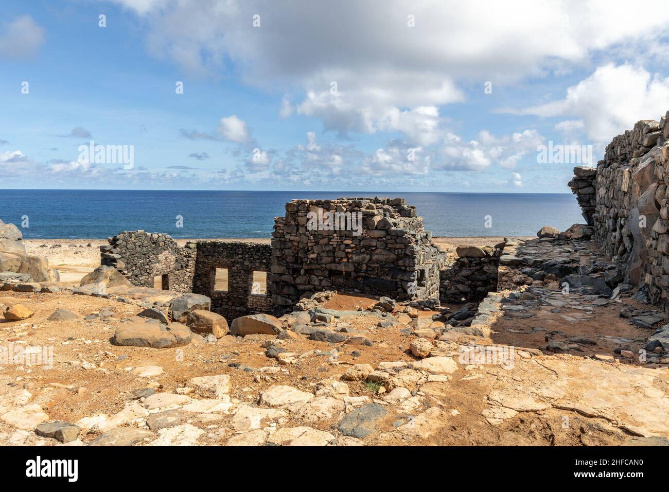 I resti di un impianto di fusione dell'oro del 19th secolo costruito dalla Aruba Island Gold Mining Company sono un'attrazione turistica molto apprezzata Foto Stock