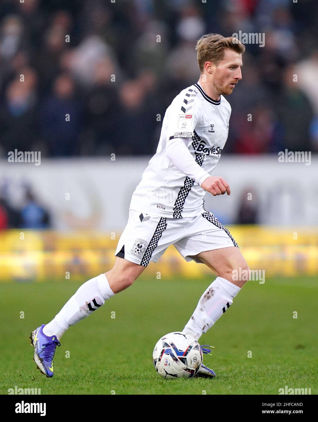 Jamie Allen di Coventry City durante la partita del campionato Sky Bet al Weston Homes Stadium di Peterborough. Data foto: Sabato 15 gennaio 2022. Foto Stock