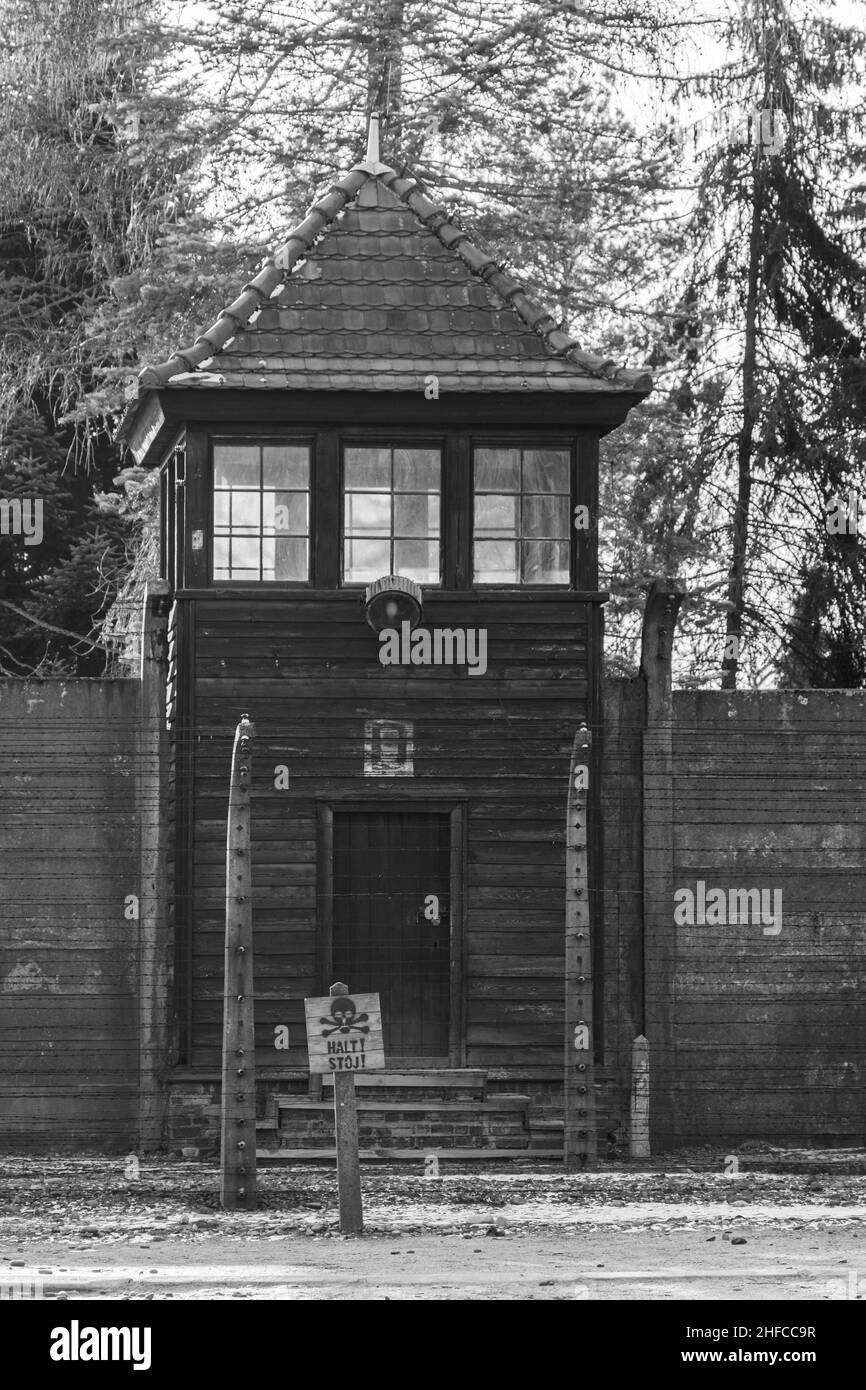 AUSCHWITZ BIRKENAU. POLONIA, 9 GENNAIO 2022: Torre delle guardie naziste nel campo di concentramento di Auschwitz Foto Stock