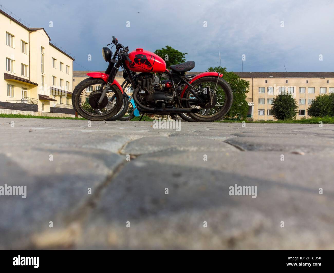 Vinnitsa. Ucraina. 04.07.2021 motocicletta rossa fatta in casa. Foto Stock