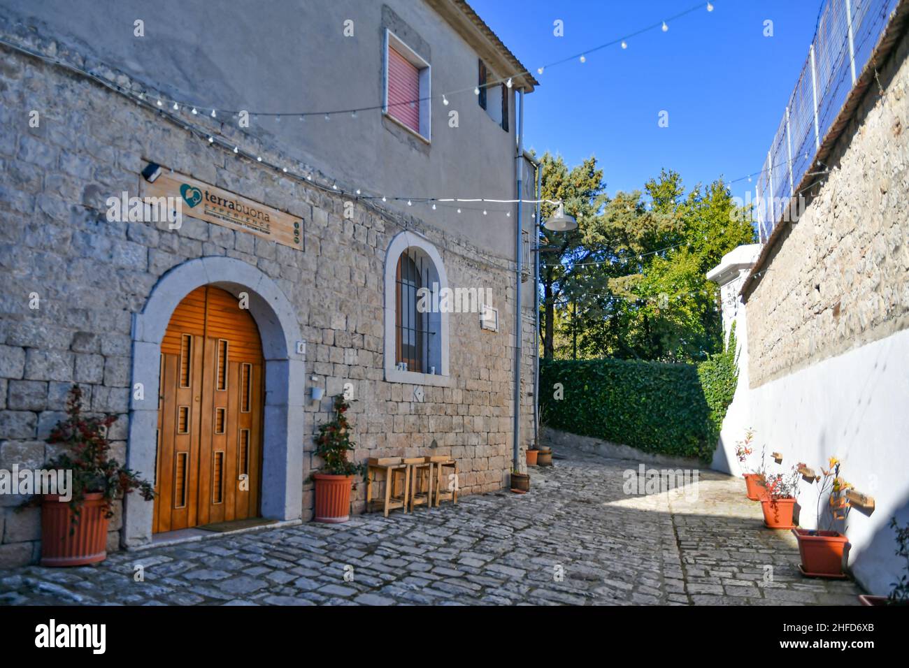 buonalbergo, italia, europa, strada, città, città vecchia, all'aperto, viaggi, turismo, nessuna gente, europa meridionale, strada cittadina, vita cittadina, stile di strada, narro Foto Stock