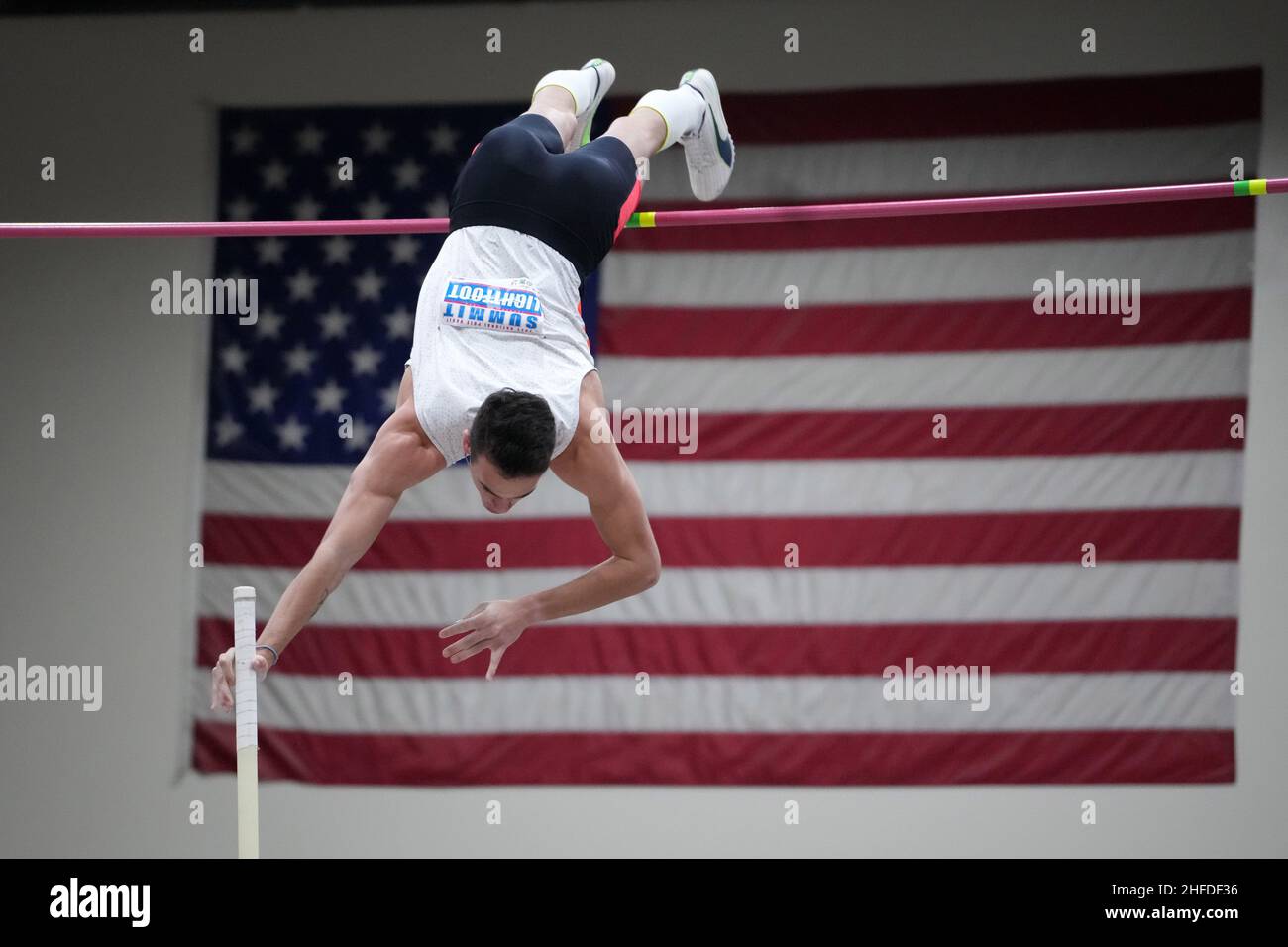 KC Lightfoot vince la competizione degli uomini d'élite a 19-4 3/4 (5,91m) durante il UCS Spirit National Pole Vault Summit al Reno-Sparks Livestock Events Foto Stock