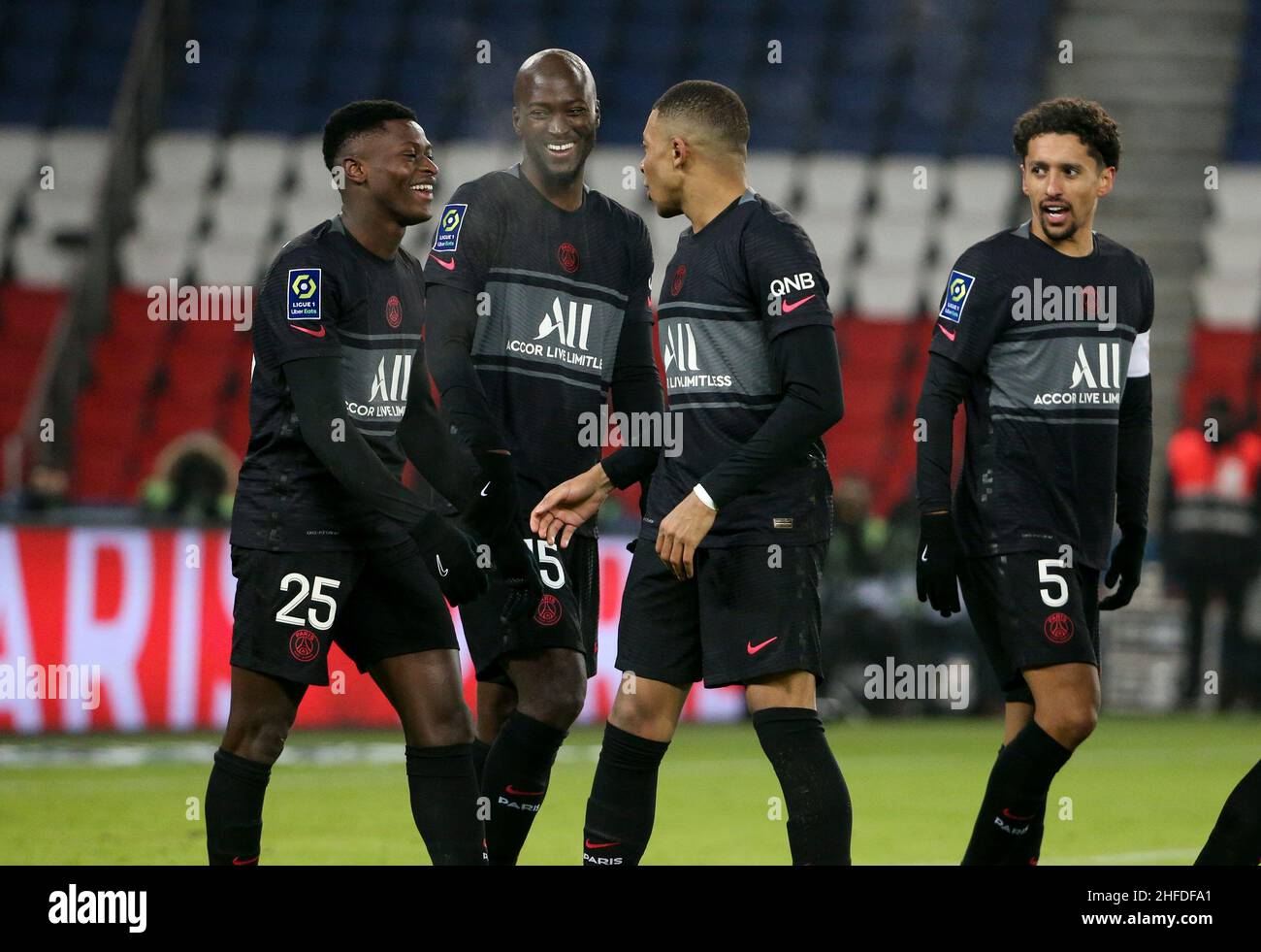 Nuno Mendes, Danilo Pereira, Kylian Mbappe, Marquinhos del PSG festeggiano il secondo traguardo del PSG durante il campionato francese Ligue 1 tra Paris Saint-Germain (PSG) e Stade Brestois 29 (Brest) il 15 gennaio 2022 allo stadio Parc des Princes di Parigi, Francia - Foto Jean Catuffe / DPPI Foto Stock