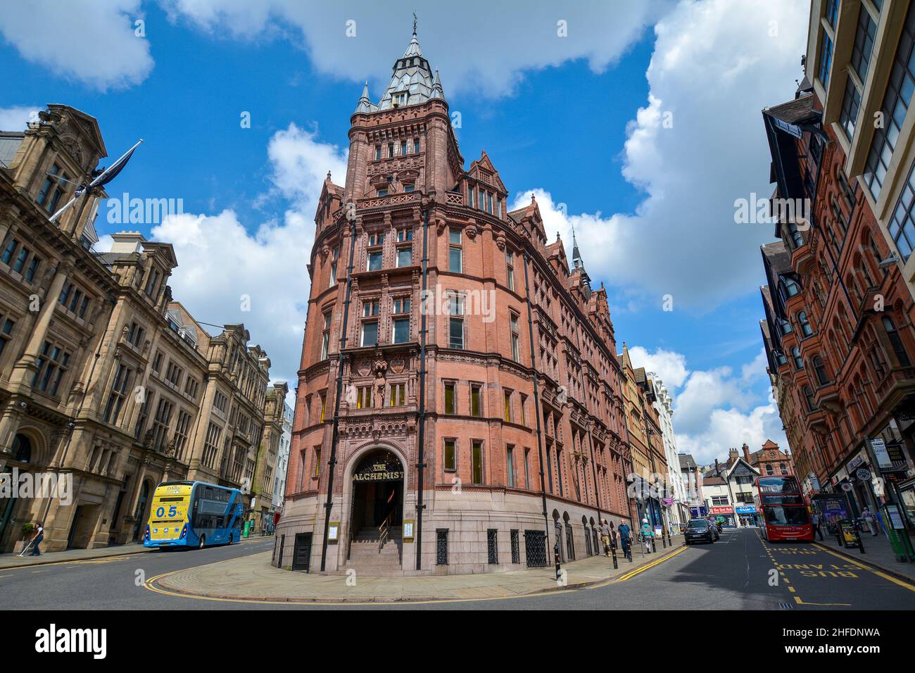 L'Alchemist Building Bar e Ristorante tra Queen Street e King Street nel centro di Nottingham, Nottinghamshire East Midlands Inghilterra UK. Foto Stock