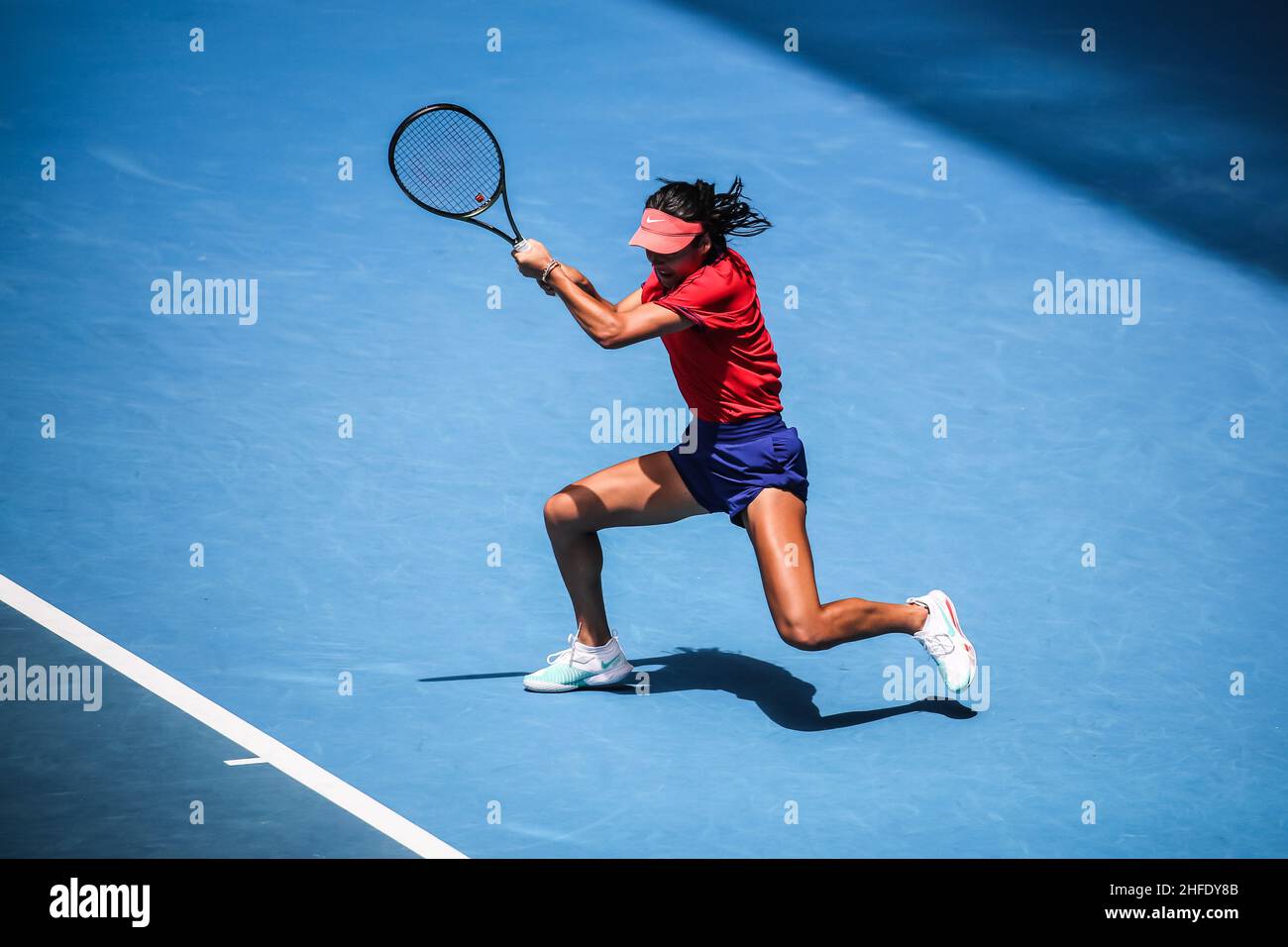 Melbourne, Victoria, Australia. 15th Jan 2022. Emma Raducanu si esercita in anticipo sul 2022 Australian Open al Melbourne Park il 15 gennaio 2022 a Melbourne, Australia. (Credit Image: © Chris Putnam/ZUMA Press Wire) Foto Stock Melbourne, Victoria, Australia. 15th Jan 2022. Emma Raducanu si esercita in anticipo sul 2022 Australian Open al Melbourne Park il 15 gennaio 2022 a Melbourne, Australia. (Credit Image: © Chris Putnam/ZUMA Press Wire) Foto Stock