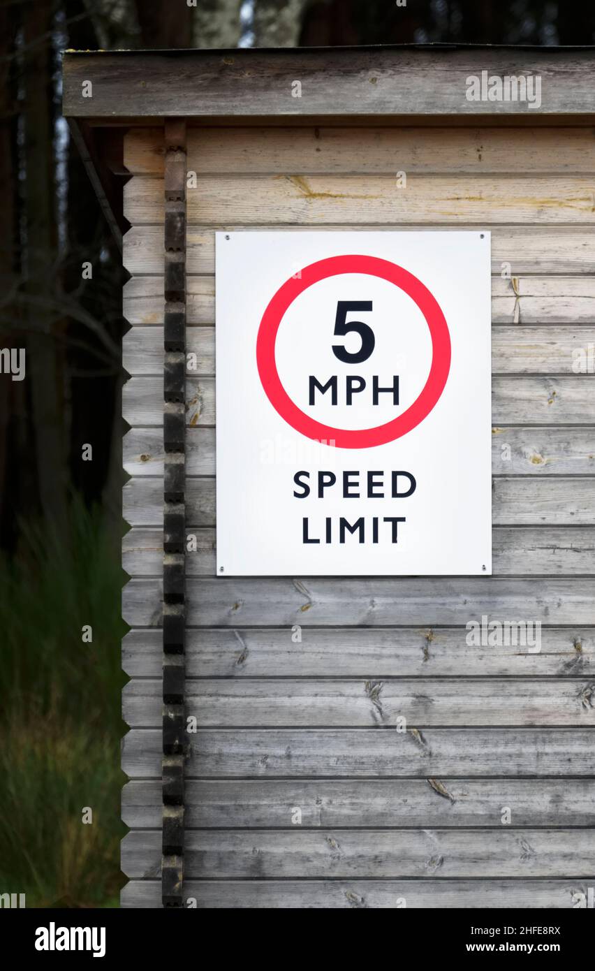 Cartello sicurezza velocità cantiere 5 miglia/h Inghilterra Foto Stock