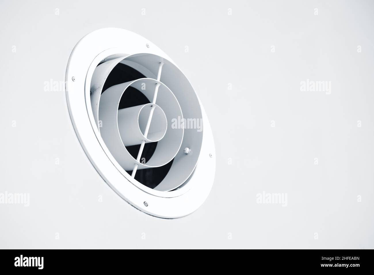 Condotto dell'aria futuristico sistema di tubazioni dell'aria condizionata sistema HVAC flusso dell'aria Foto Stock
