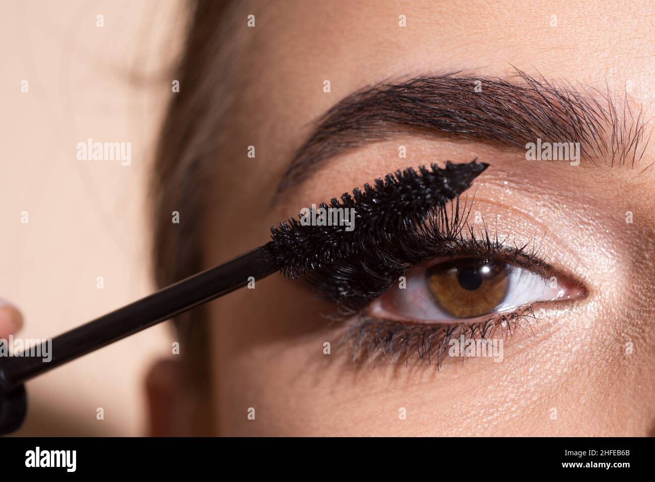 Thick eyebrow immagini e fotografie stock ad alta risoluzione - Alamy