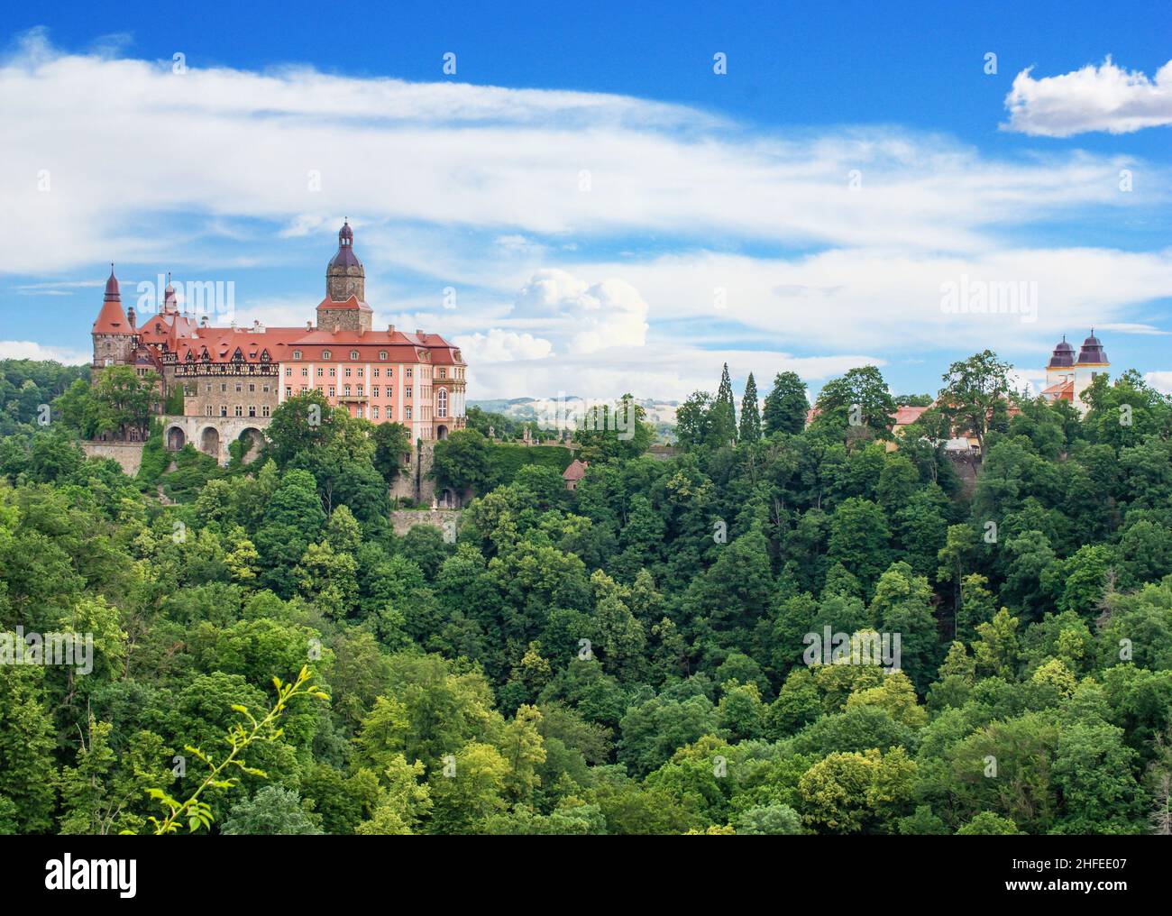 Completato nel 1292 e il più grande castello della regione della Slesia, il castello di Książ unisce architettura gotica, barocca e rococò è un mix maestoso Foto Stock