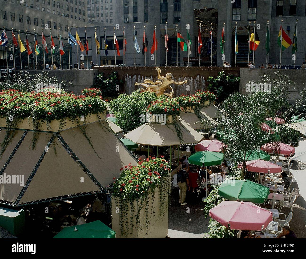QUINTA AVENIDA-CENTRO ROCKEFELER-PLAZA - FOTO AÑOS 80. Ubicazione: ESTERNO. NEW YORK. Foto Stock