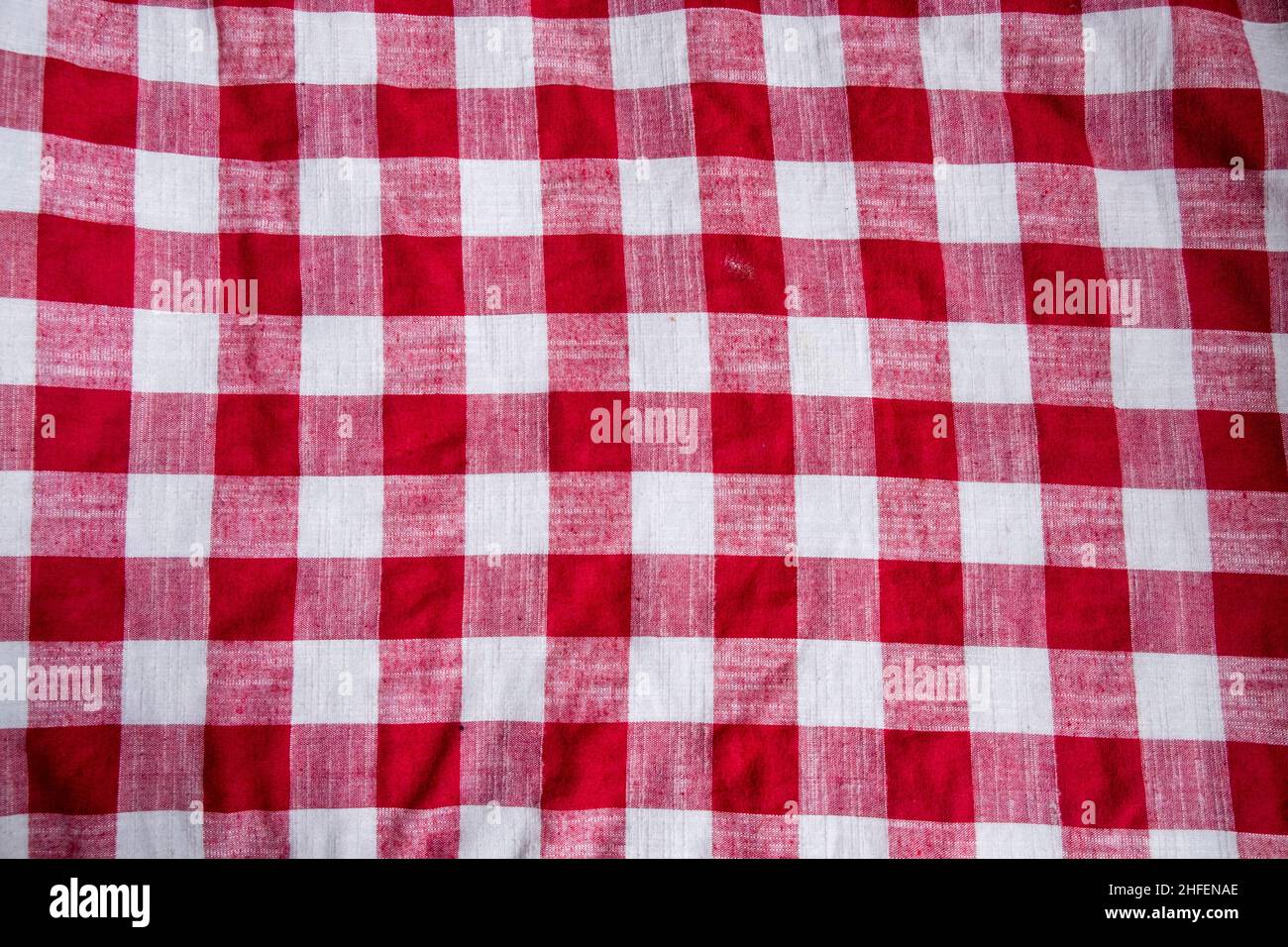 Motivo a ciuffo di bufala rosso e bianco. Sfondo Lumberjack. Texture classica rossa scozzese con motivo a gingham. Foto Stock