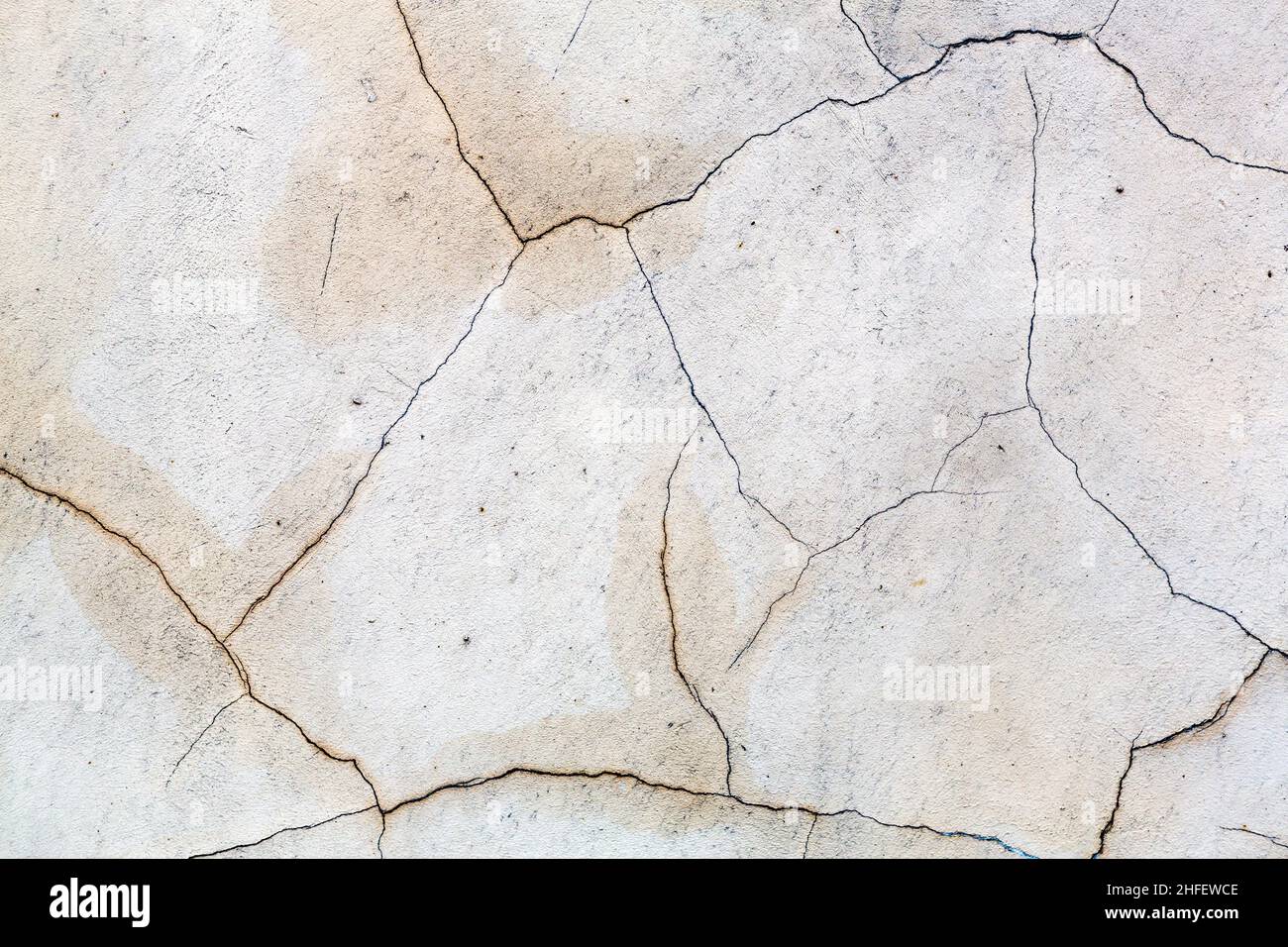 Calcestruzzo astratto, intemperiato da crepe e graffi. Stile paesaggistico. Grande sfondo o texture. Foto Stock