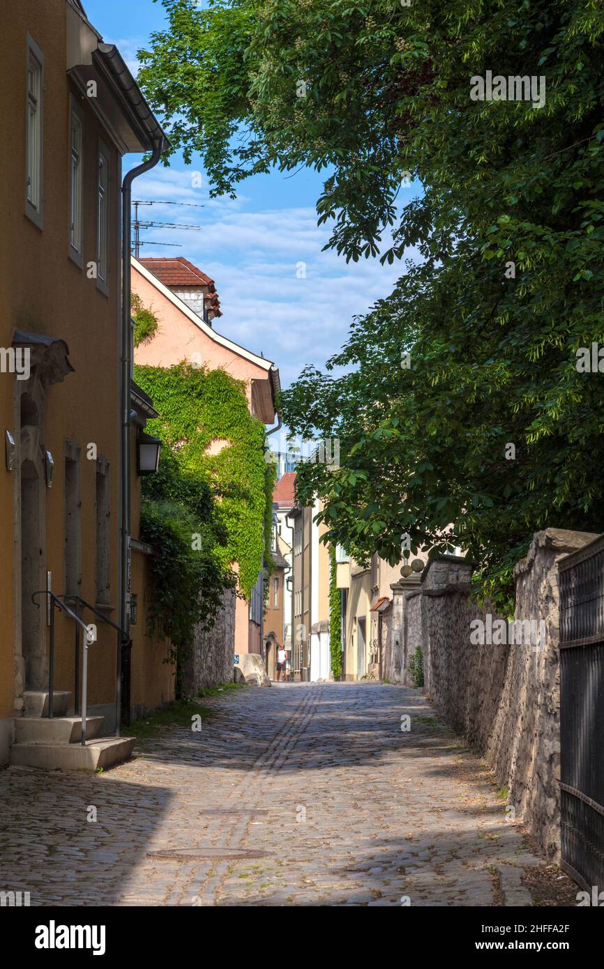 Piccola strada con facciata di case medievali a Weimar, germania Foto Stock
