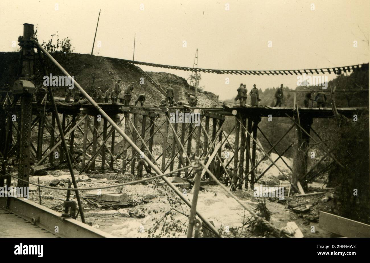 WWII WW2 soldati tedeschi invade Belgio - Trois ponts, Belgio, 13 maggio 1940 - ponte Foto Stock