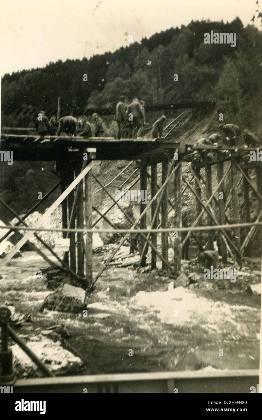 WWII WW2 soldati tedeschi invade Belgio - Trois ponts, Belgio, 13 maggio 1940 - ponte Foto Stock