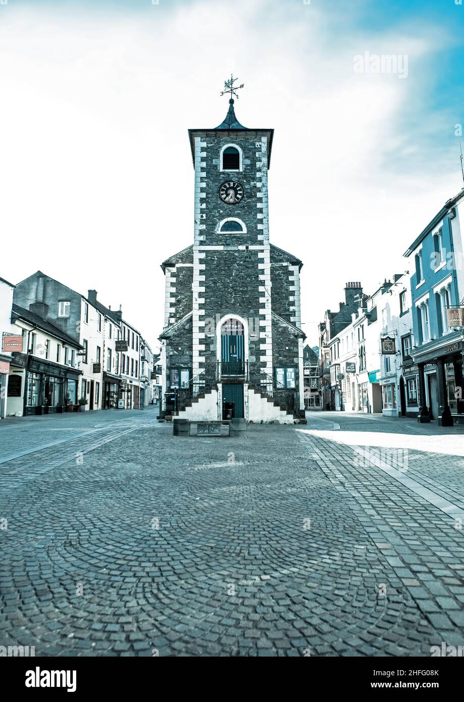 Keswick Moot Hall nel Lake District inglese fotografato al mattino presto. Foto Stock