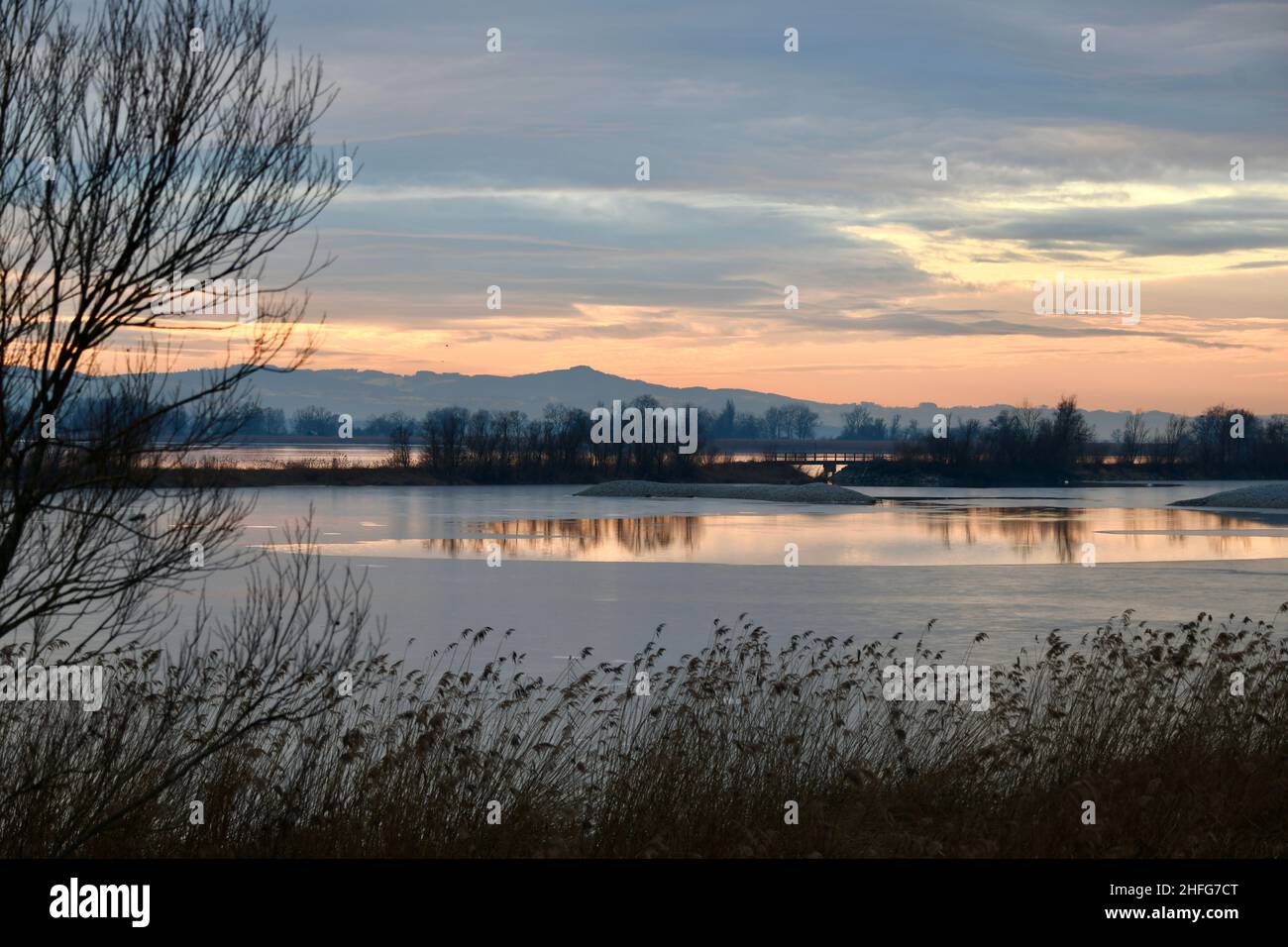 Bellissimo paesaggio invernale intorno al lago di Constanze in Austria Foto Stock