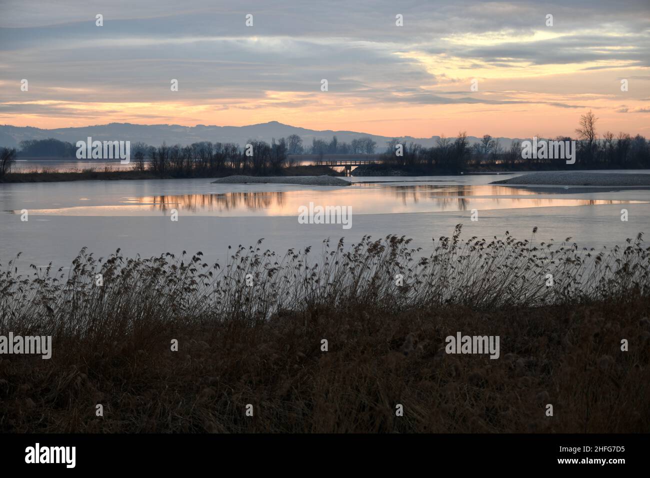 Bellissimo paesaggio invernale intorno al lago di Constanze in Austria Foto Stock