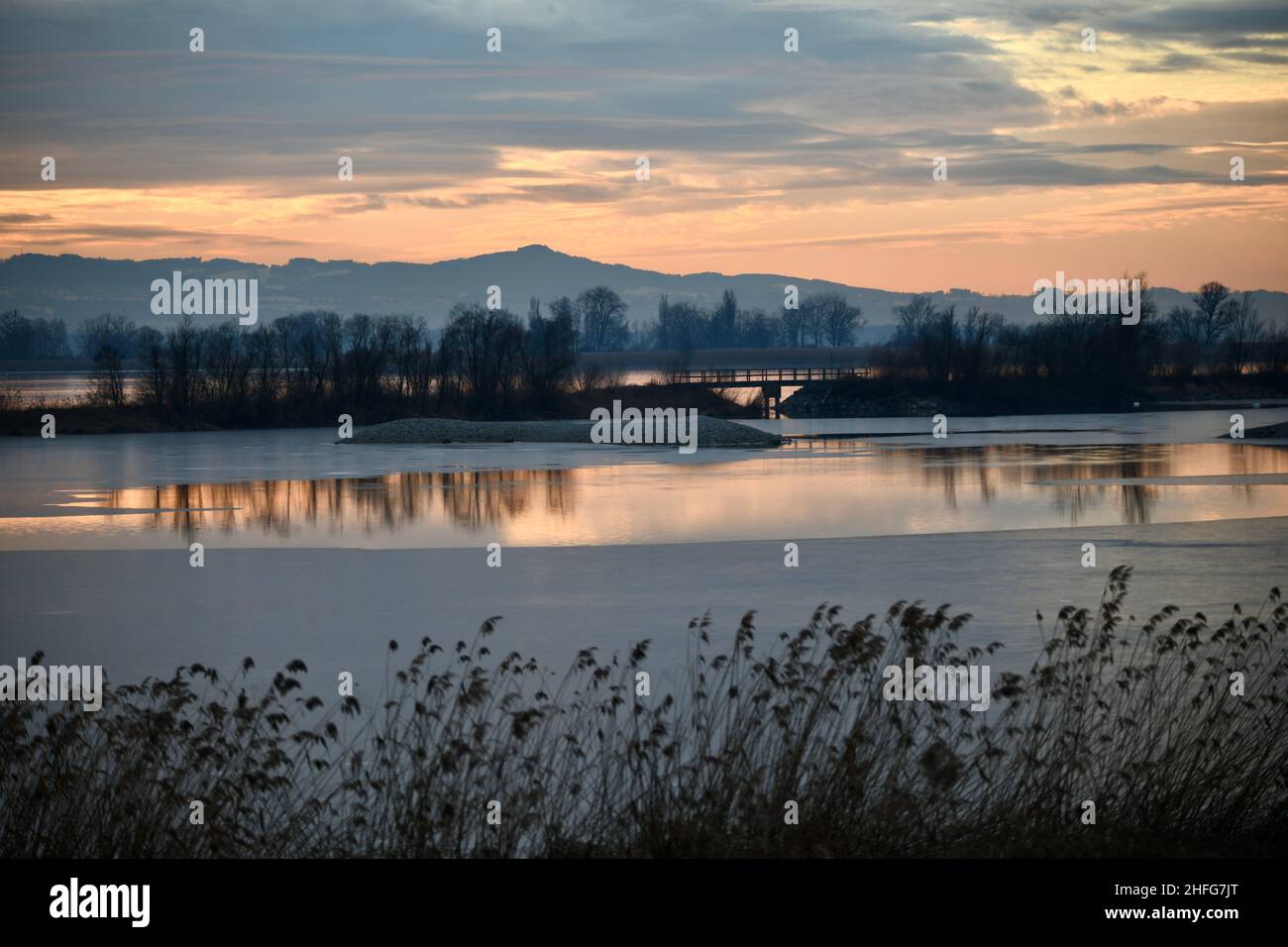 Bellissimo paesaggio invernale intorno al lago di Constanze in Austria Foto Stock