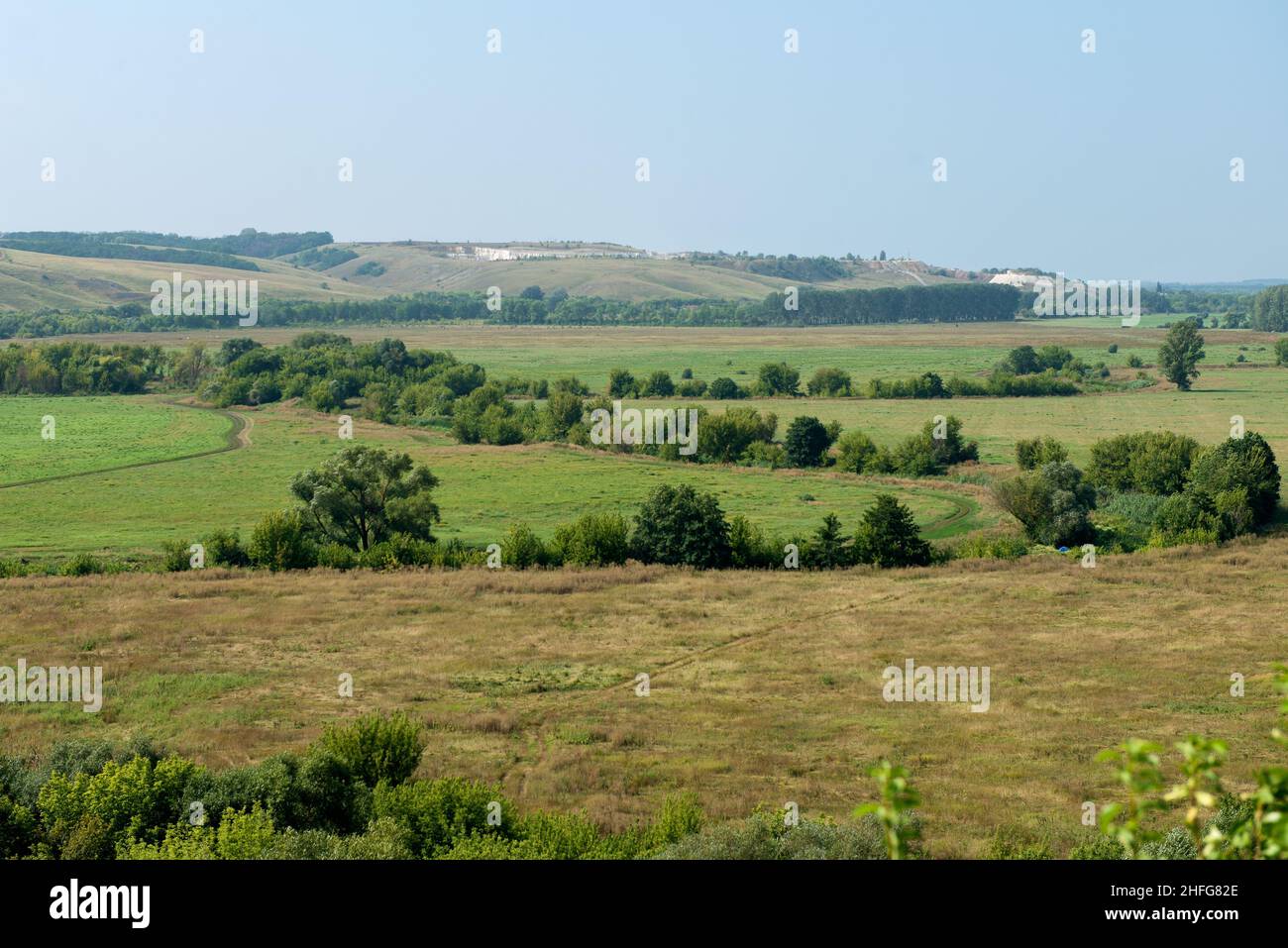 Veduta aerea della pianura e delle colline di gesso bianco del Voronezh Belogorie Foto Stock