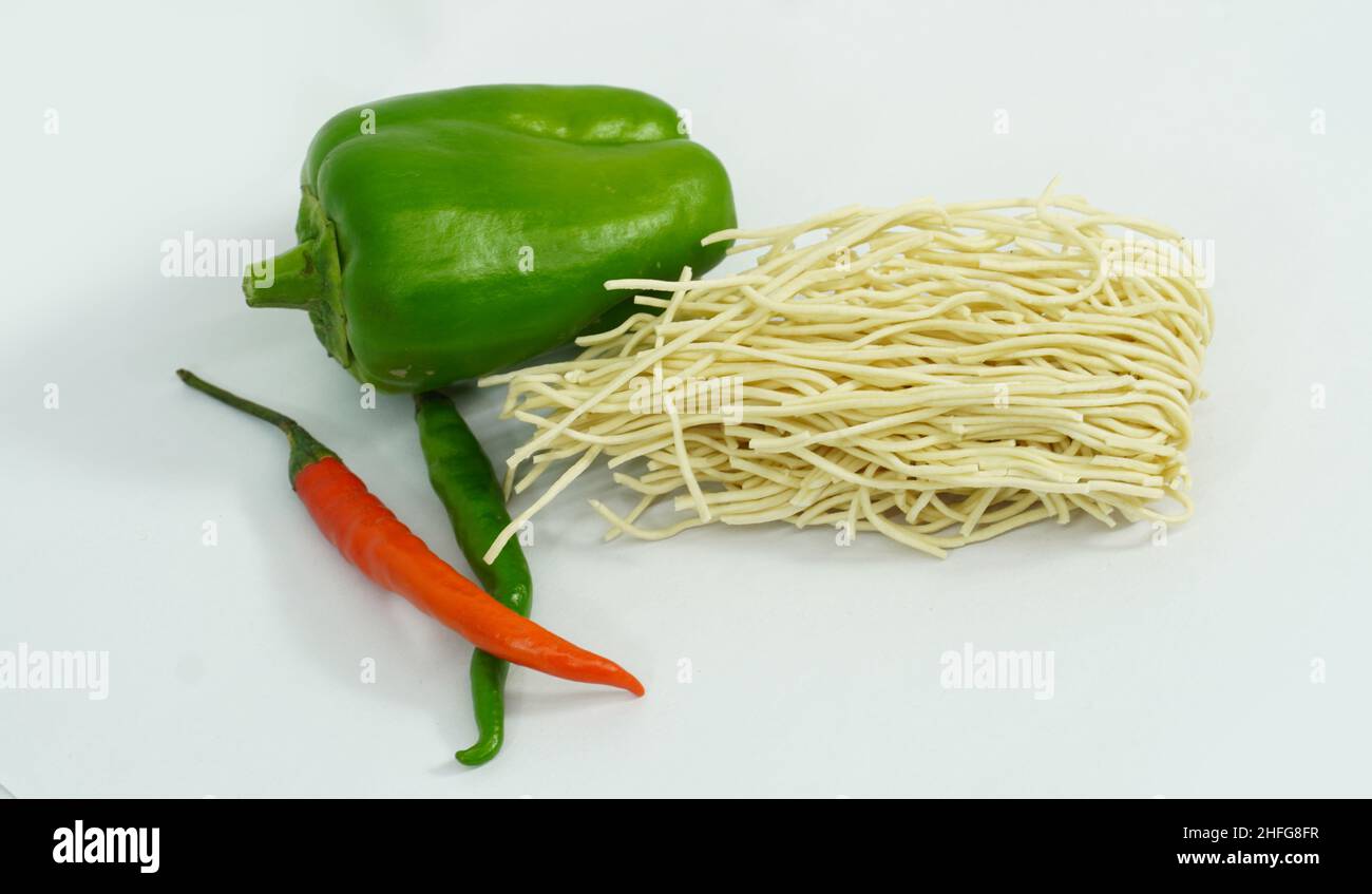 tagliatelle con capsicum e peperoncino Foto Stock