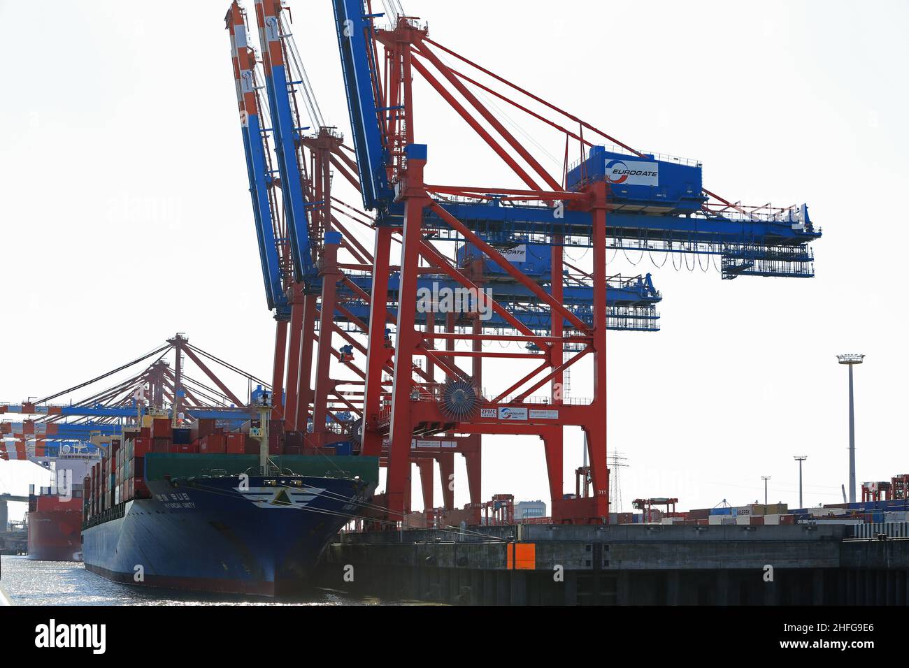 Terminal container nel porto di Amburgo, Germania Foto Stock