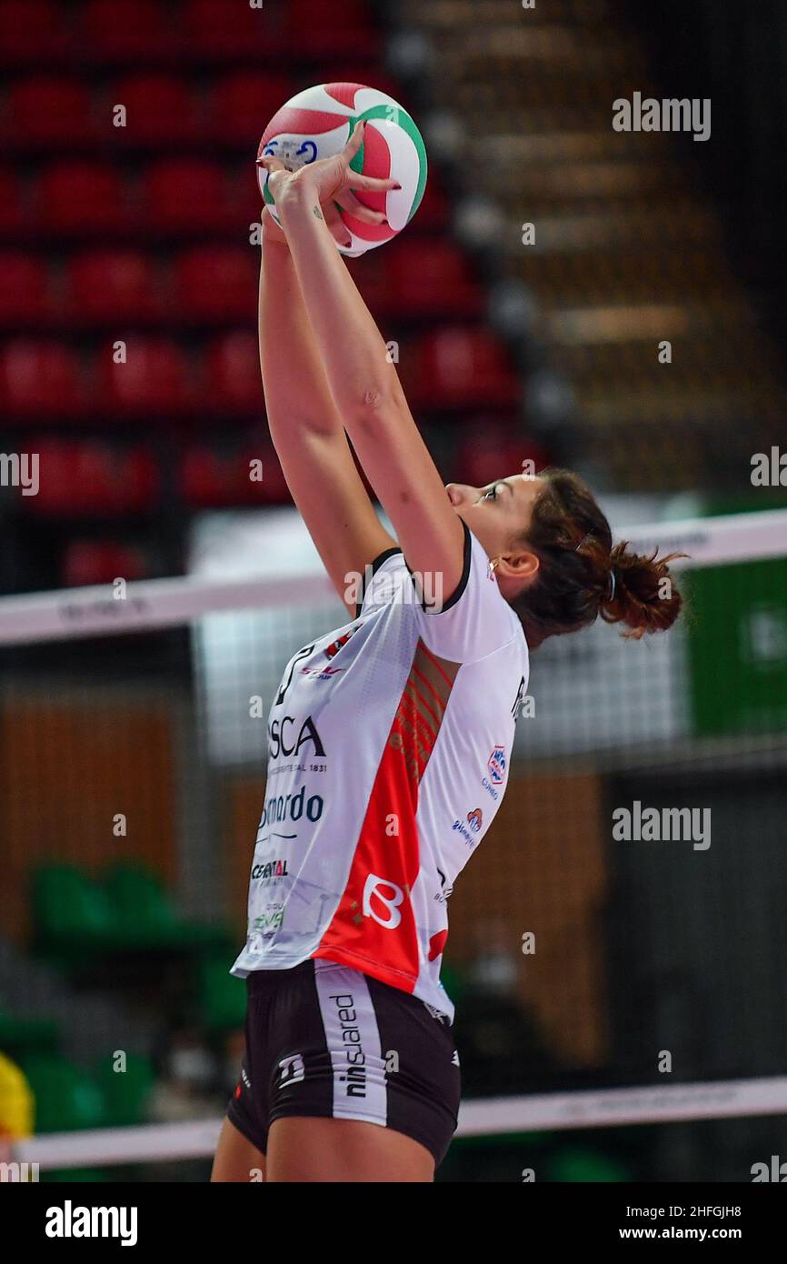 Pala Ubi Banca, Cuneo, Italia, 16 gennaio 2022, Agrifoglio Beatrice (Bosca Cuneo) durante la Bosca S.Bernardo Cuneo vs Delta Despar Trentino - Pallavolo Serie Italiana A1 Femminile match Foto Stock