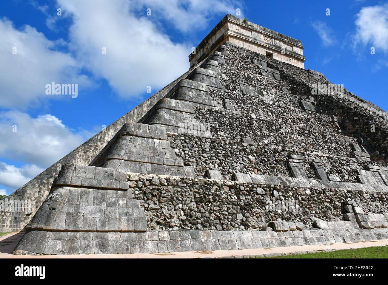 La Pirámide, Tempio di Kukulcán (Templo de Kukulkán - El Castillo), Chichén Itzá, Stato di Yucatán, Messico, America del Nord, Sito patrimonio dell'umanità dell'UNESCO Foto Stock