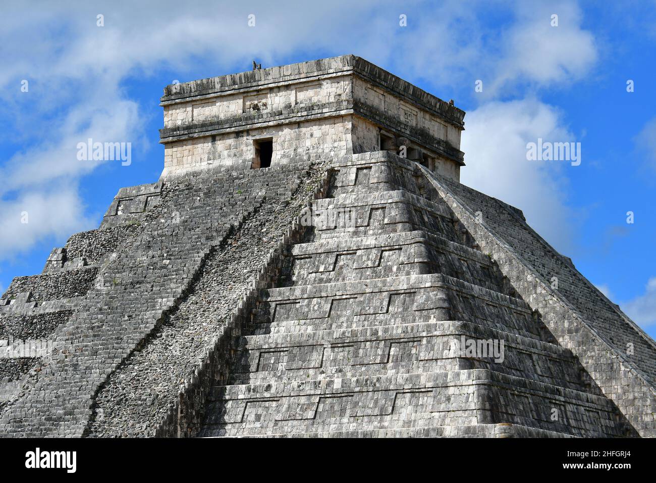 La Pirámide, Tempio di Kukulcán (Templo de Kukulkán - El Castillo), Chichén Itzá, Stato di Yucatán, Messico, America del Nord, Sito patrimonio dell'umanità dell'UNESCO Foto Stock