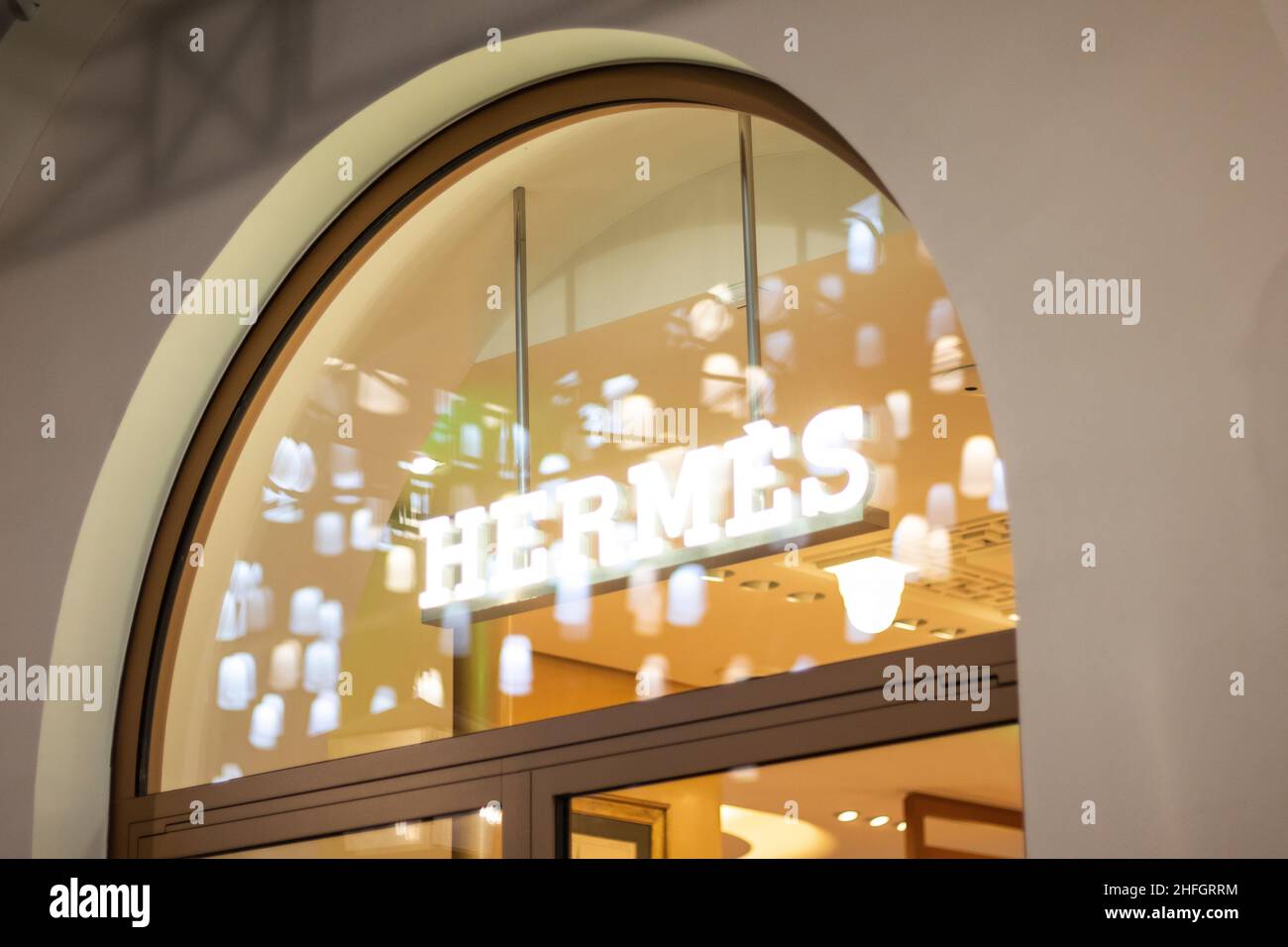hermes marchio segno vetrina boutique di lusso moda Foto Stock