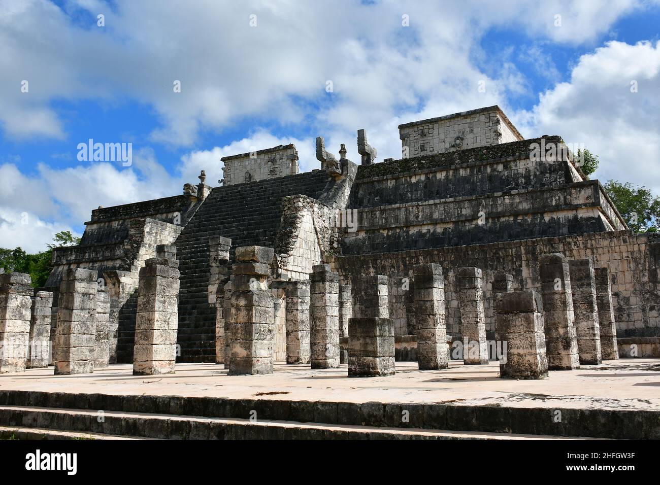 Capo guerriero e serpente, Tempio dei Guerrieri (Templo de los Guerreros), Chichén Itzá, Stato di Yucatán, Messico, America del Nord, Sito Patrimonio dell'Umanità Foto Stock
