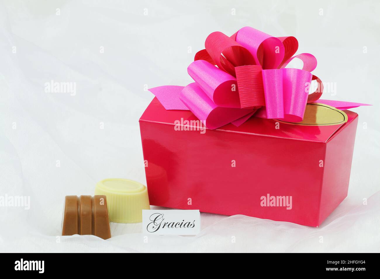 Gracias (grazie in spagnolo) card con scatola di cioccolatini di lusso Foto Stock