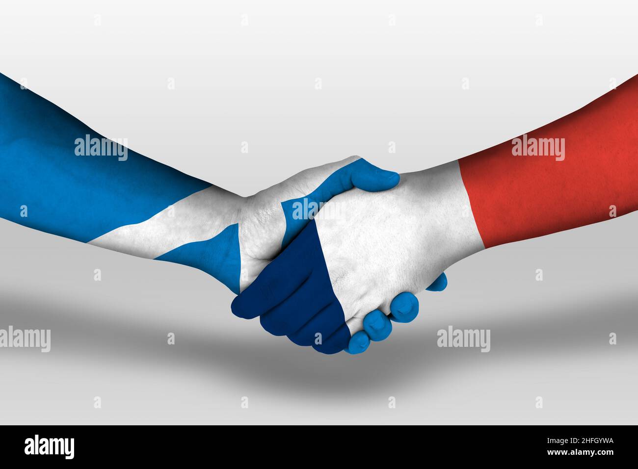 Stretta di mano tra Unione europea e bandiere scozzesi dipinte sulle mani, illustrazione con tracciato di clipping. Foto Stock