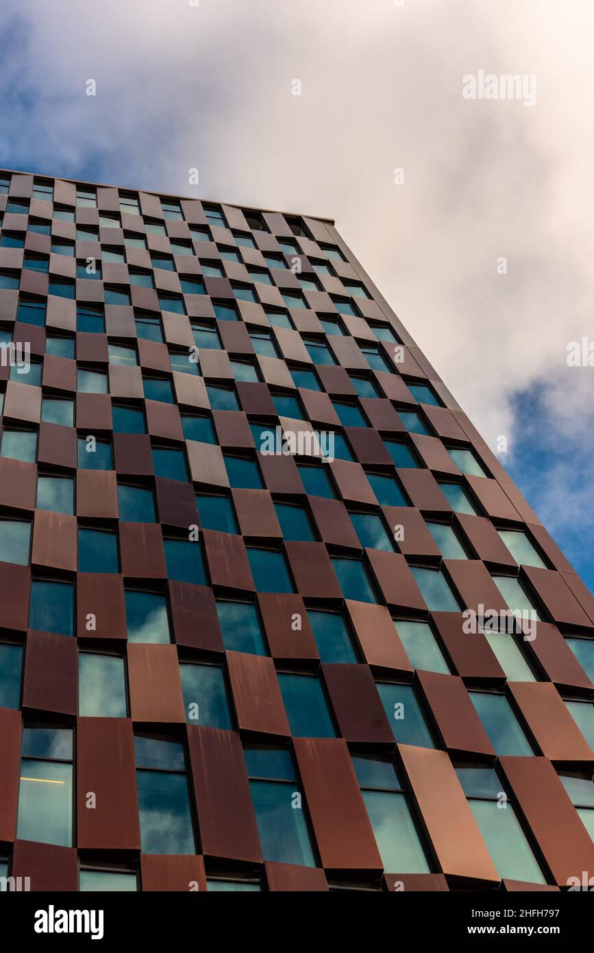 Mölndal, Svezia - Ottobre 17 2021: Facciata in metallo e vetro di un hotel Foto Stock