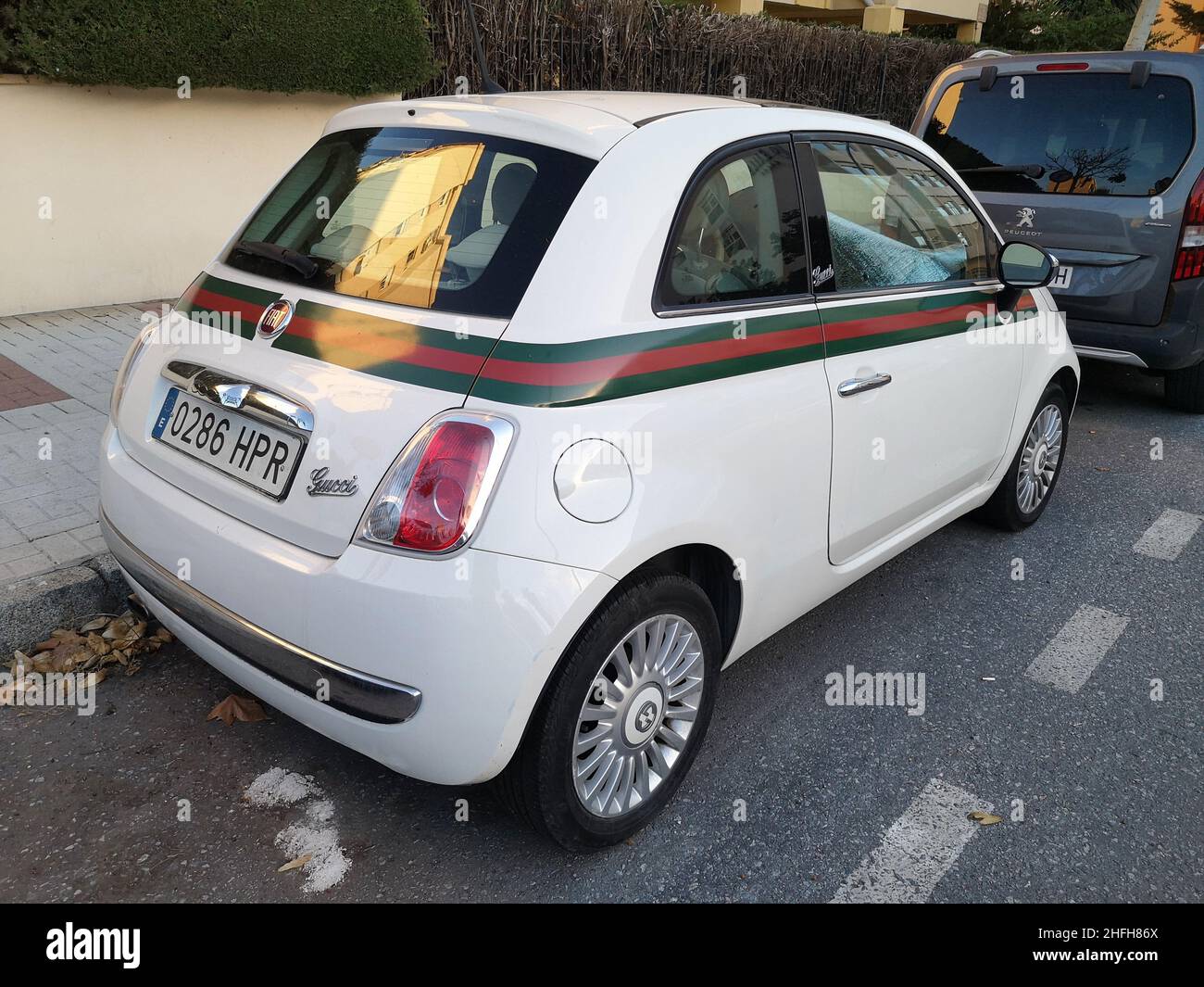 2013 Fiat 500 Gucci parcheggiato a Malaga, Spagna Foto stock - Alamy