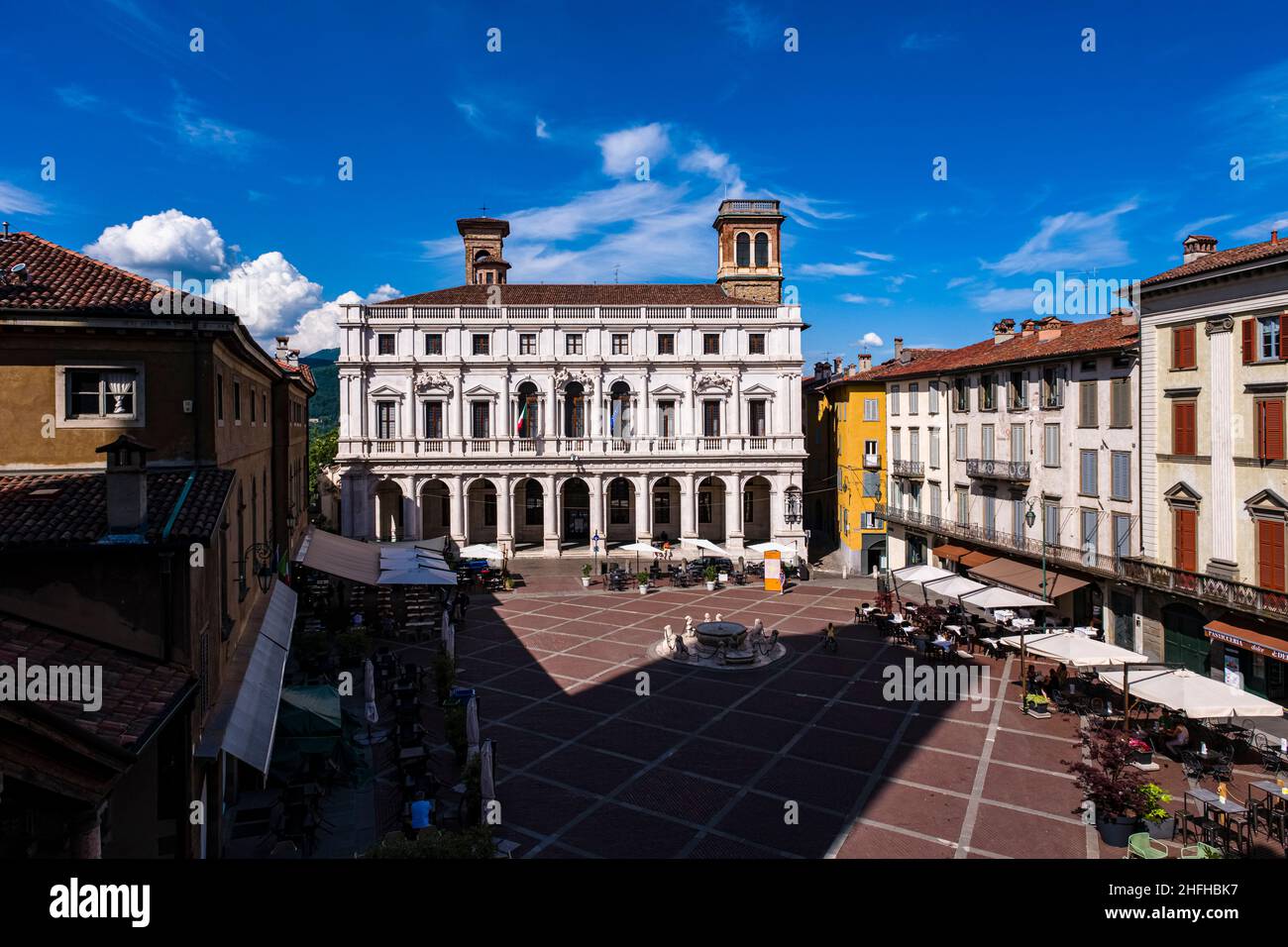 La facciata del Palazzo nuovo de Bergame, Palazzo nuovo in Piazza Vecchio, oggi sede della Biblioteca Comunale di Angelo mai. Foto Stock