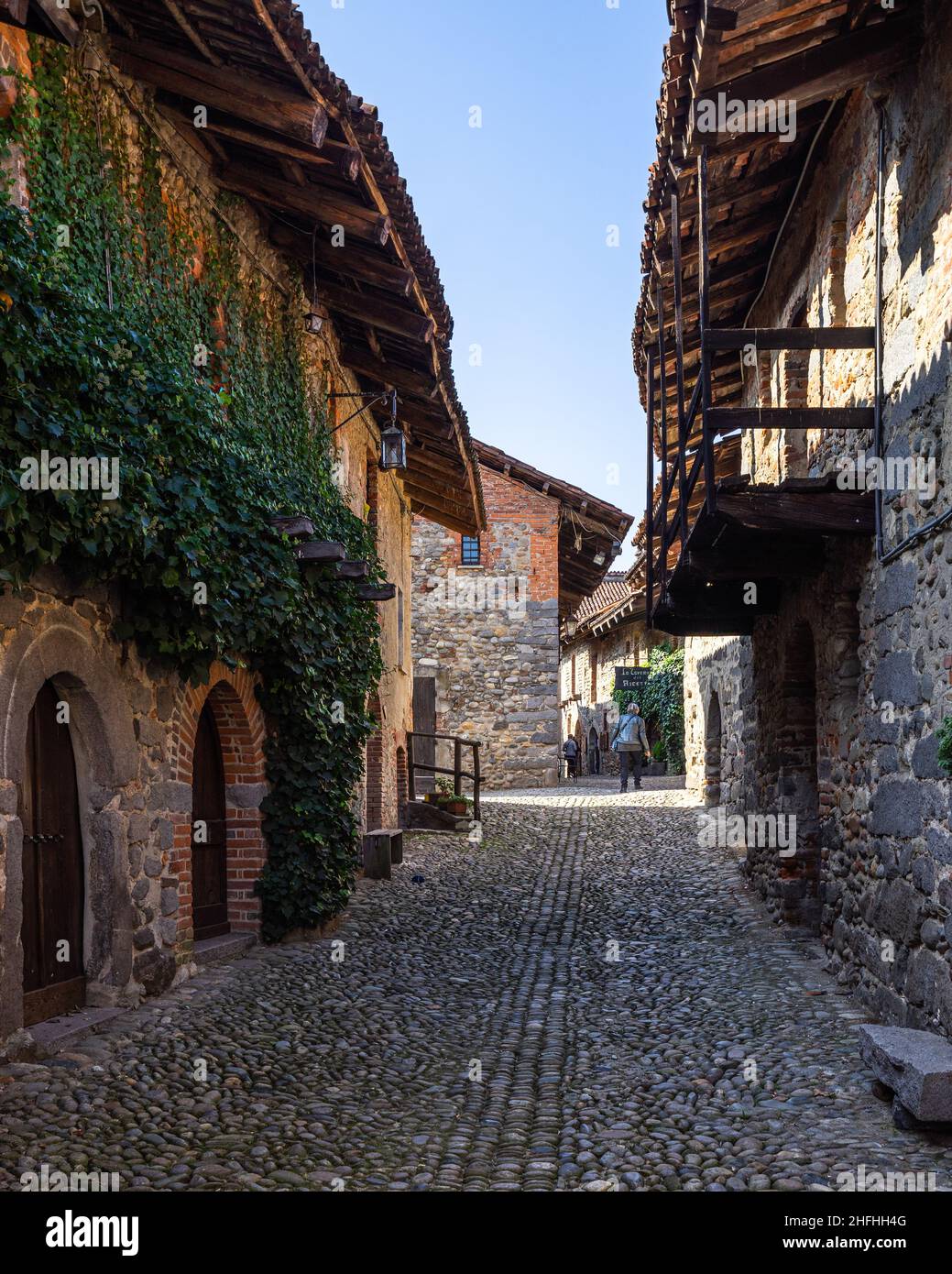 Il borgo medievale Ricetto di Candelo è una meta turistica molto apprezzata in Piemonte Foto Stock