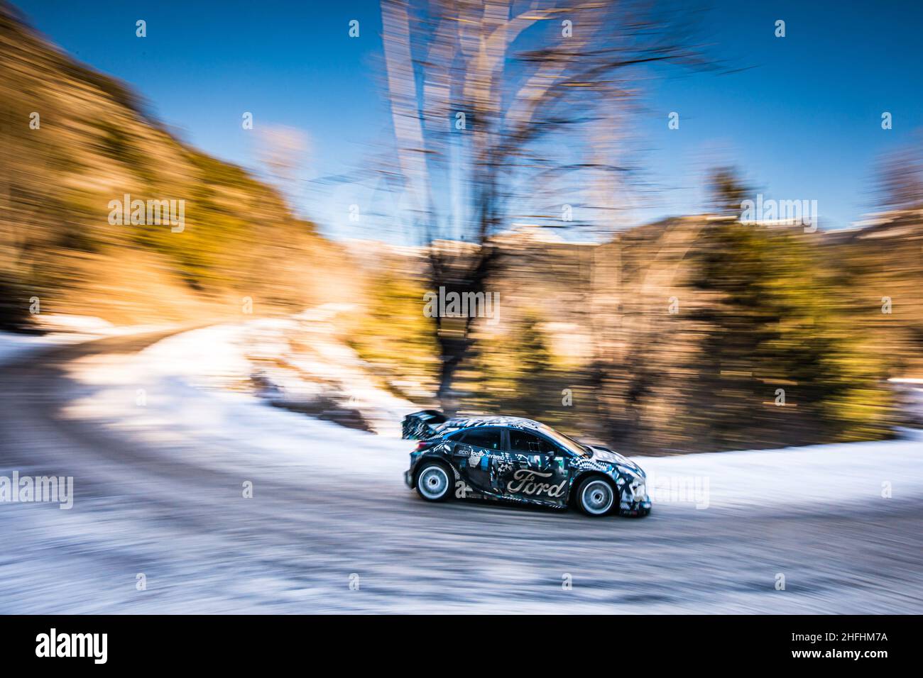 Sébastien Loeb(fra), Ford Puma Rally 1 team M-Sport, in azione, durante le prove precedenti al WRC World Rally Car Championship 2022, raduno di Monte Carlo il 16 2022 gennaio a St-Crépin, Francia - Foto Bastien Roux/DPPI Foto Stock