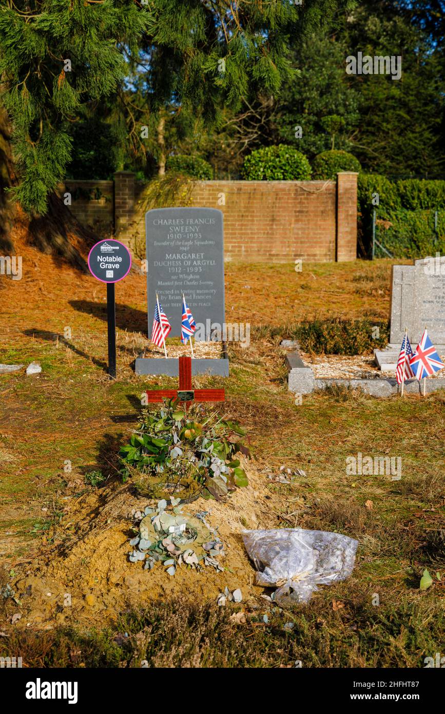 Croce che segna la tomba di Brian Sweeney, figlio di Margaret Duchessa di Argyll e Charles Sweeney, North Cemetery, Brookwood Cemetery, Woking, Surrey Foto Stock