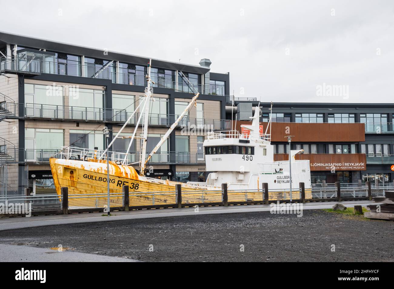 Reykjavik Islanda - Maggio 29. 2021: Vecchia barca da pesca islandese di fronte al museo marittimo di Reykjavik Foto Stock