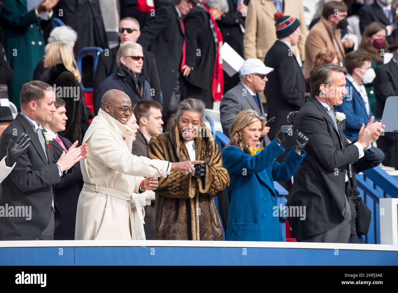 Gennaio 15, 2022. I neoeletti funzionari della Virginia Glenn Youngkin, Winsome Earle-Sears, Jason Miyares alla cerimonia inauguarale. Richmond, Virginia, Stati Uniti Foto Stock